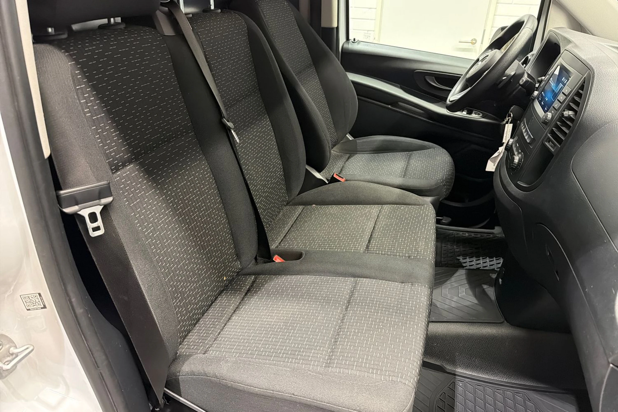valkoinen Mercedes-Benz Vito 2023 kuva 19.