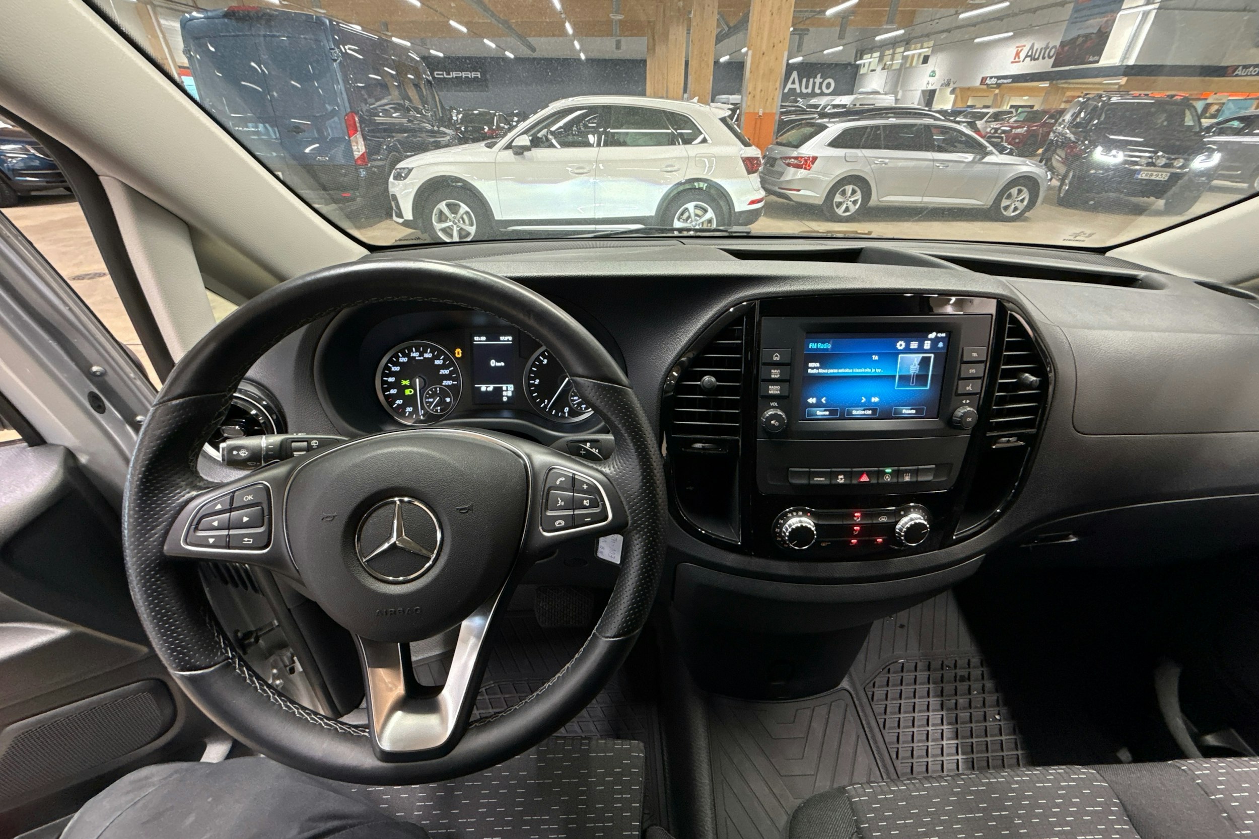 harmaa Mercedes-Benz Vito 2023 kuva 7.