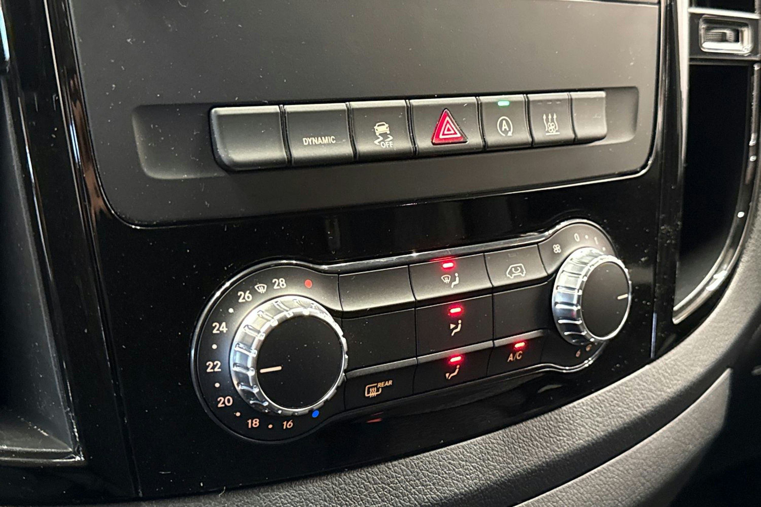 harmaa Mercedes-Benz Vito 2023 kuva 22.