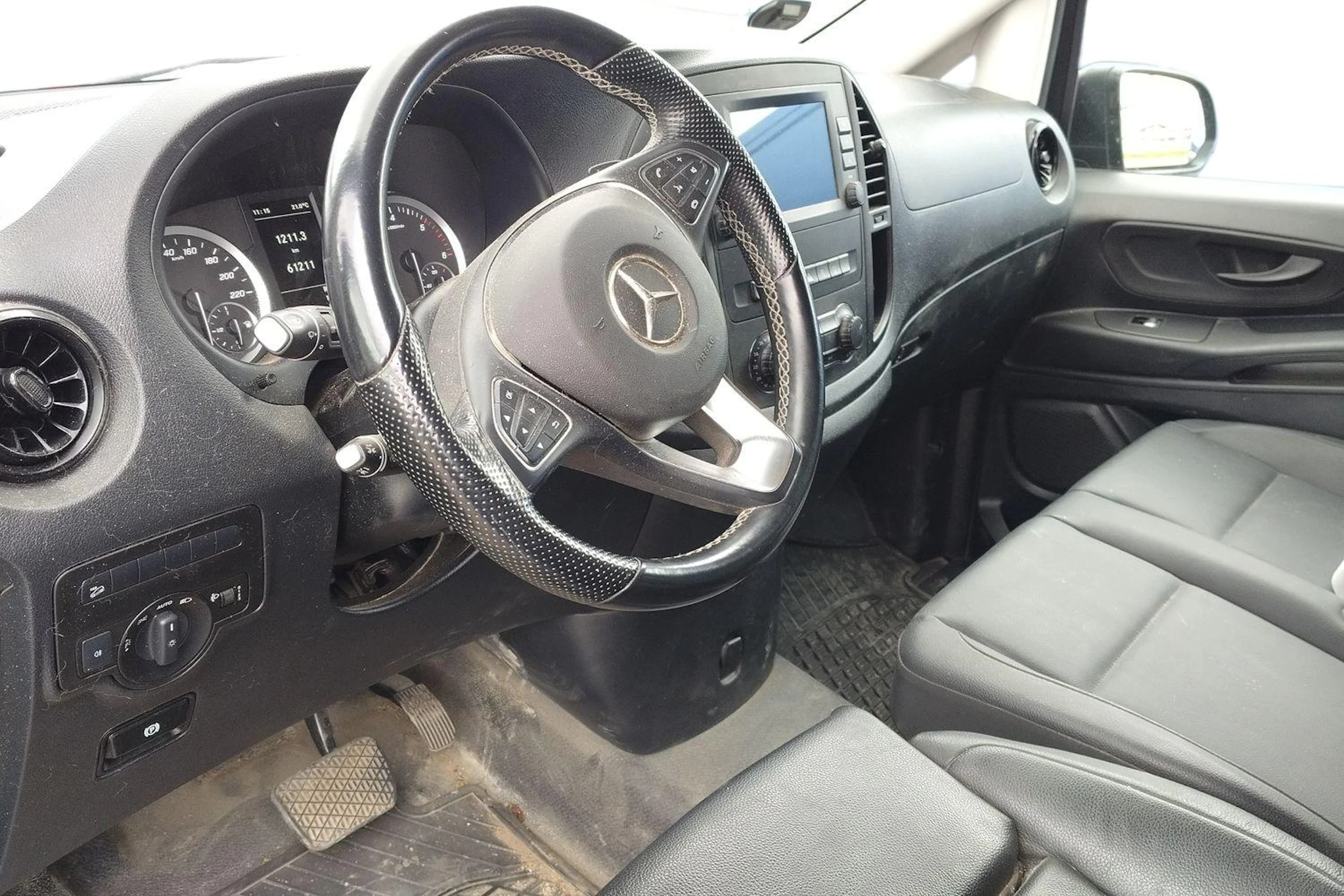 Harmaa Mercedes-Benz Vito 2023 kuva 3.
