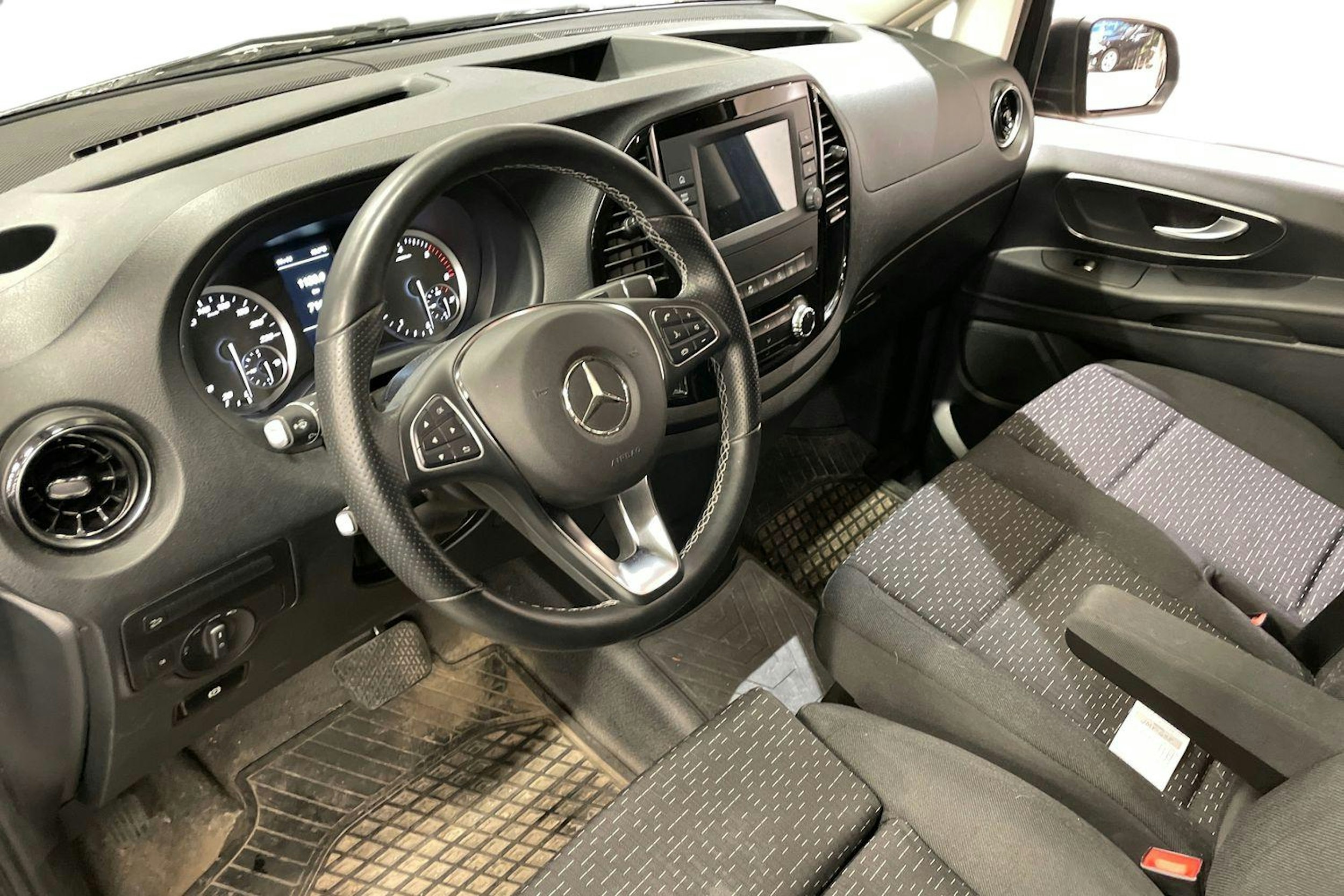 Harmaa Mercedes-Benz VITO 2023 kuva 3.