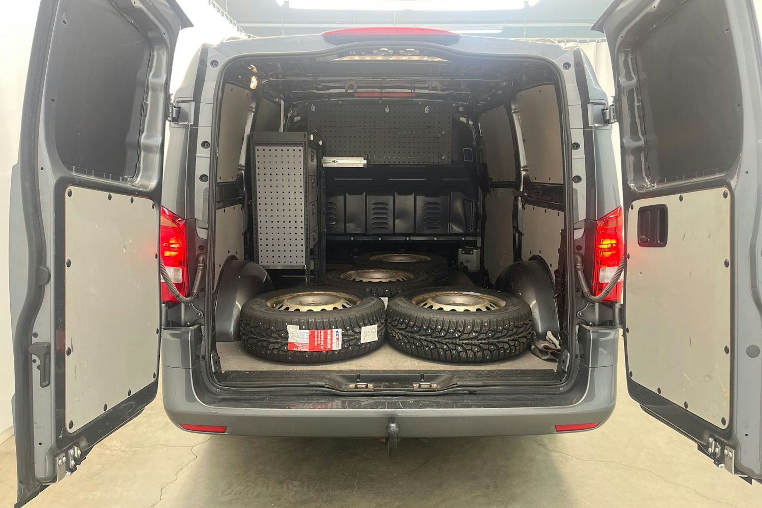 harmaa Mercedes-Benz Vito 2023 kuva 11.