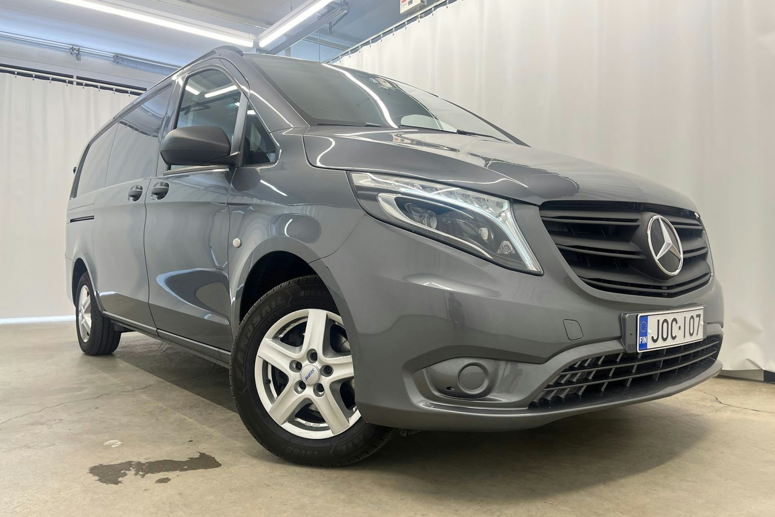 harmaa Mercedes-Benz Vito 2023 kuva 24.