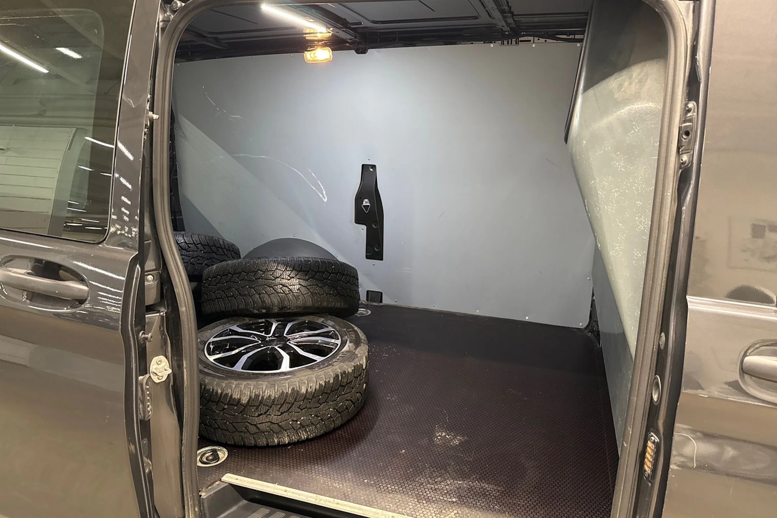 Harmaa Mercedes-Benz VITO 2023 kuva 13.