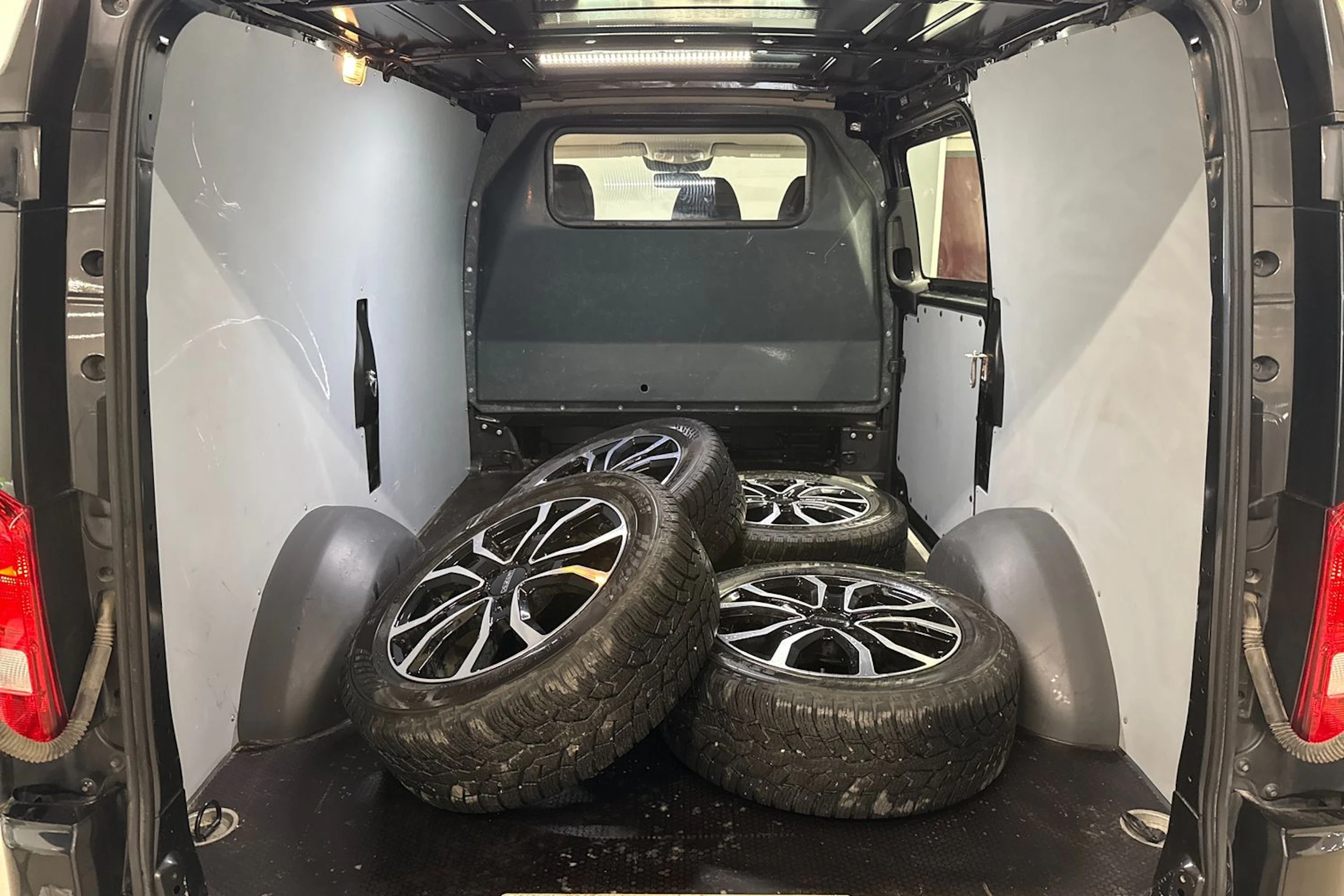 Harmaa Mercedes-Benz VITO 2023 kuva 15.