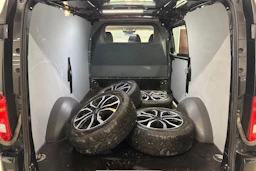 Harmaa Mercedes-Benz VITO 2023 kuva 15.