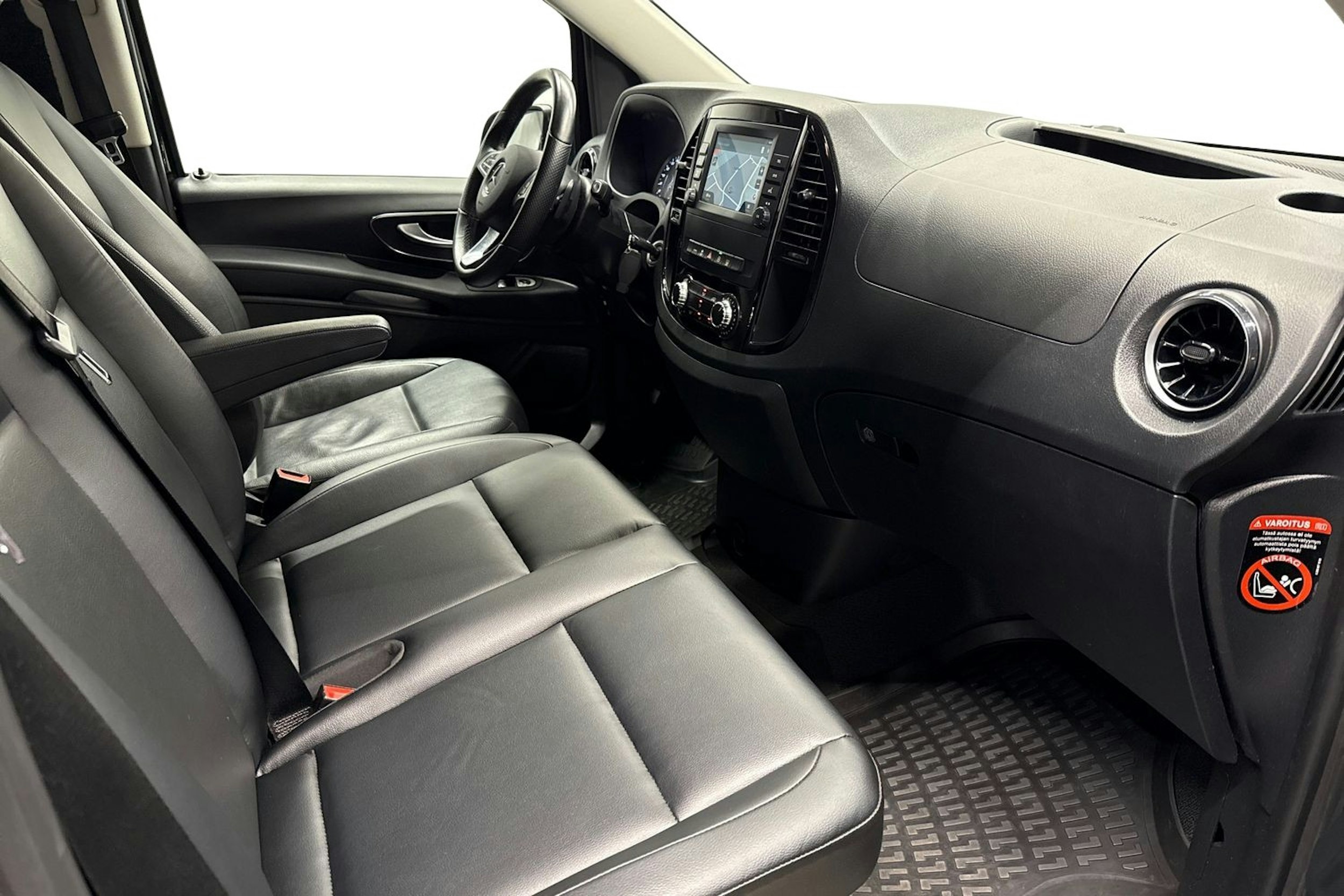 musta Mercedes-Benz Vito 2023 kuva 10.