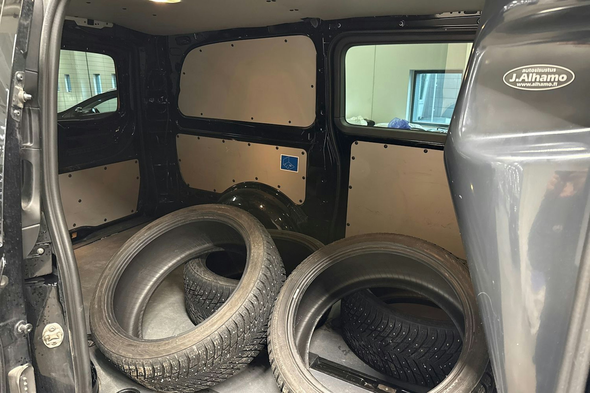 musta Mercedes-Benz Vito 2023 kuva 13.