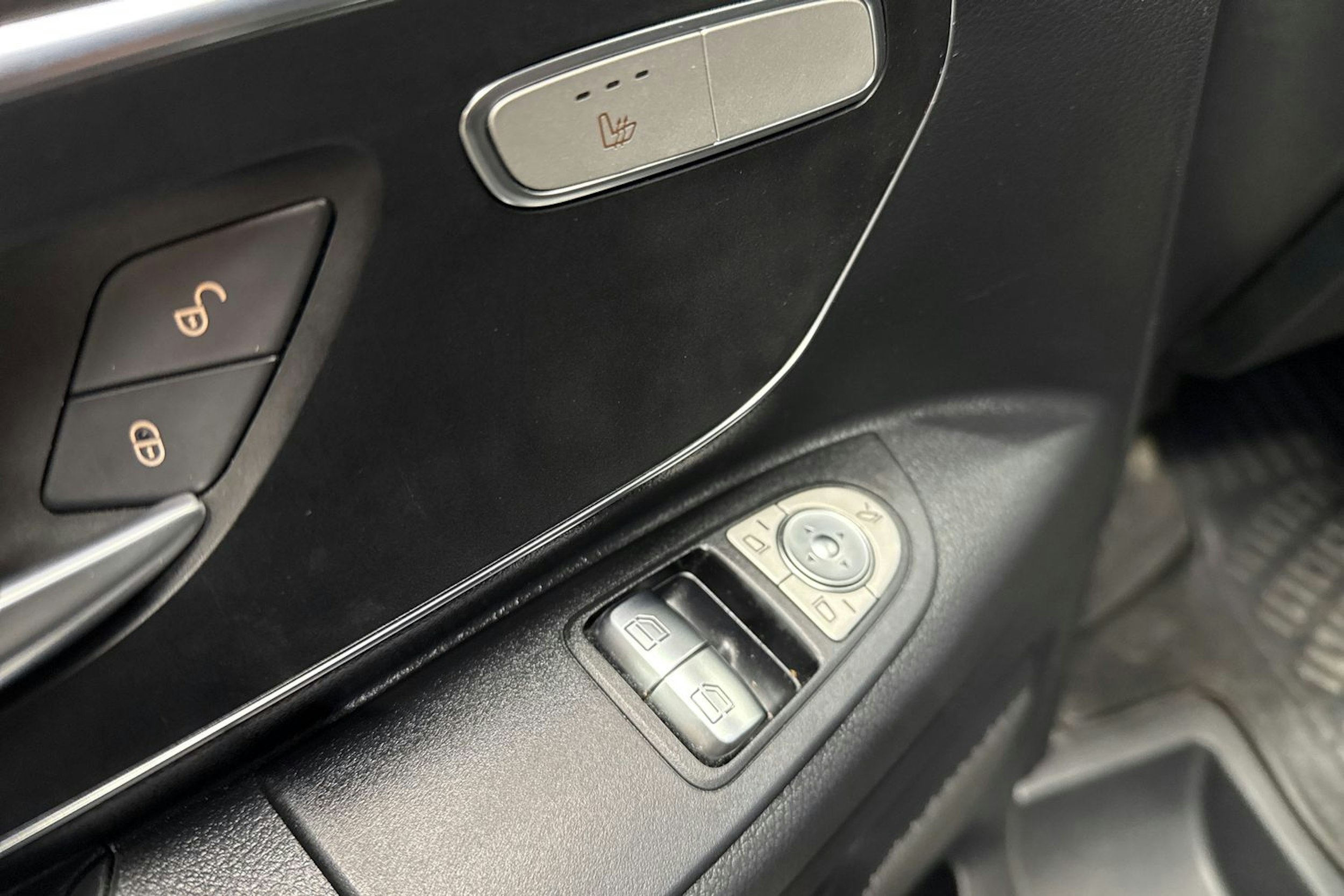 musta Mercedes-Benz Vito 2023 kuva 16.