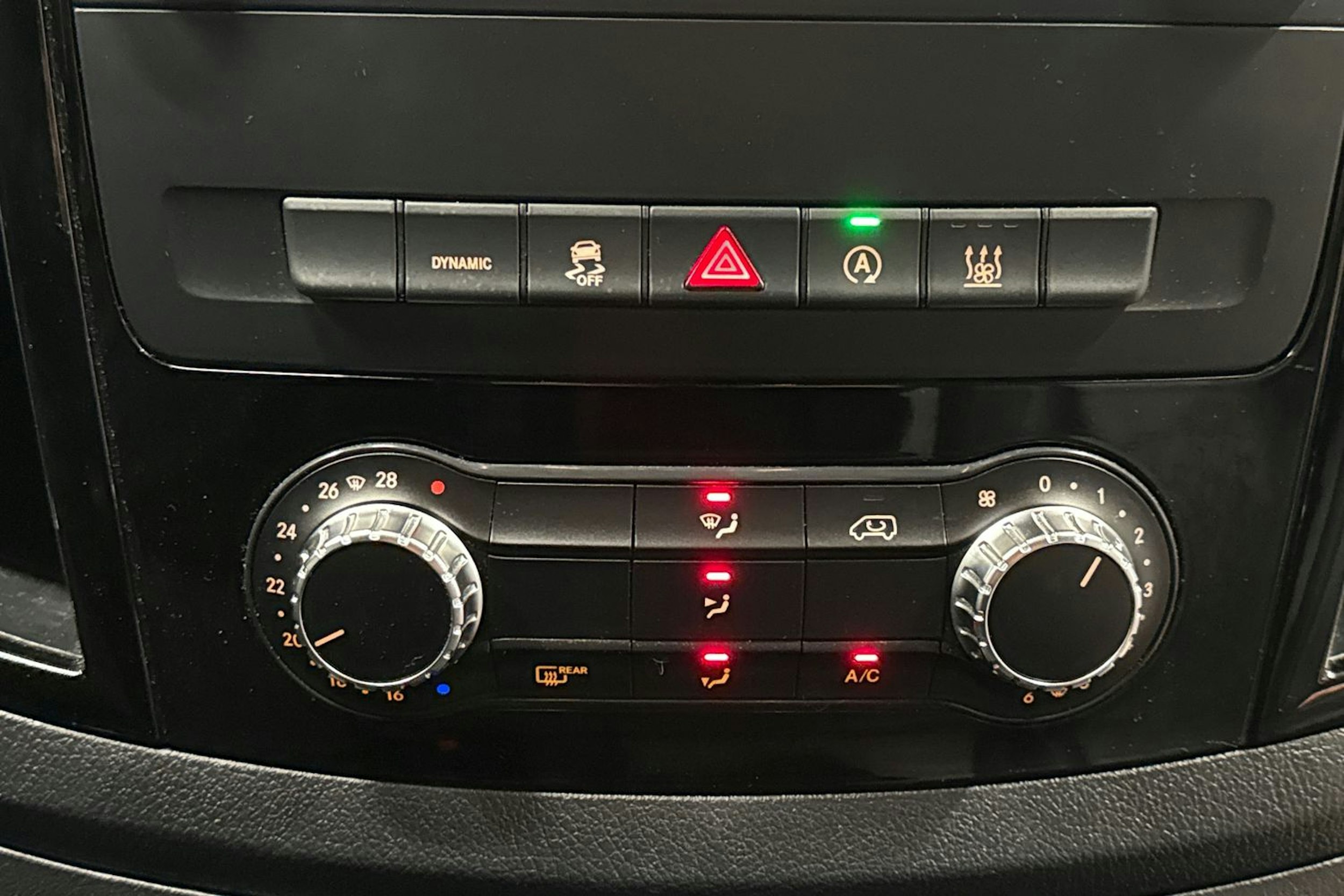 musta Mercedes-Benz Vito 2023 kuva 24.