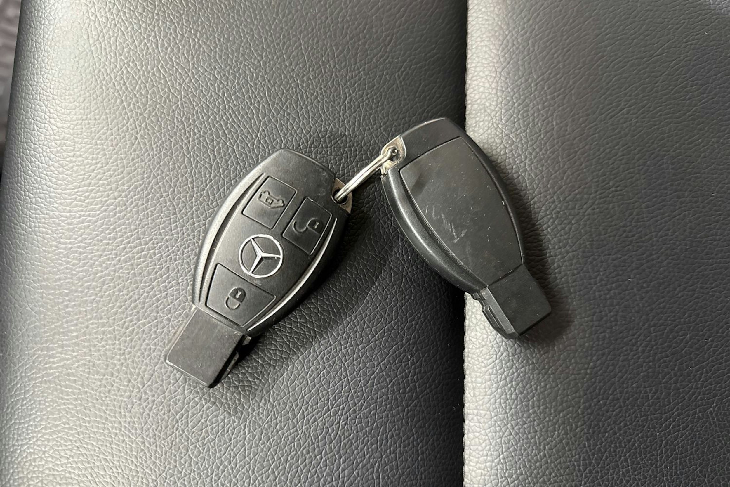 musta Mercedes-Benz Vito 2023 kuva 26.