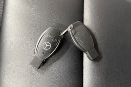 musta Mercedes-Benz Vito 2023 kuva 26.