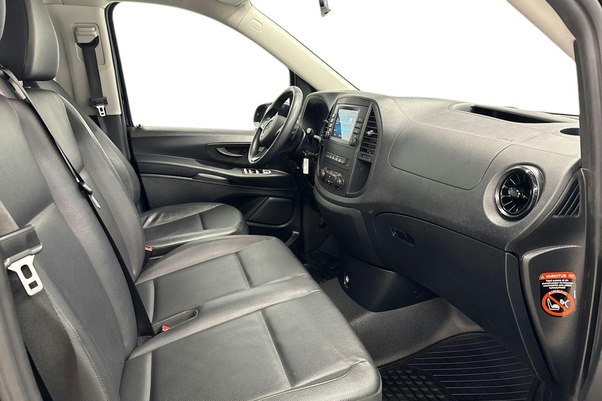 musta Mercedes-Benz Vito 2023 kuva 9.