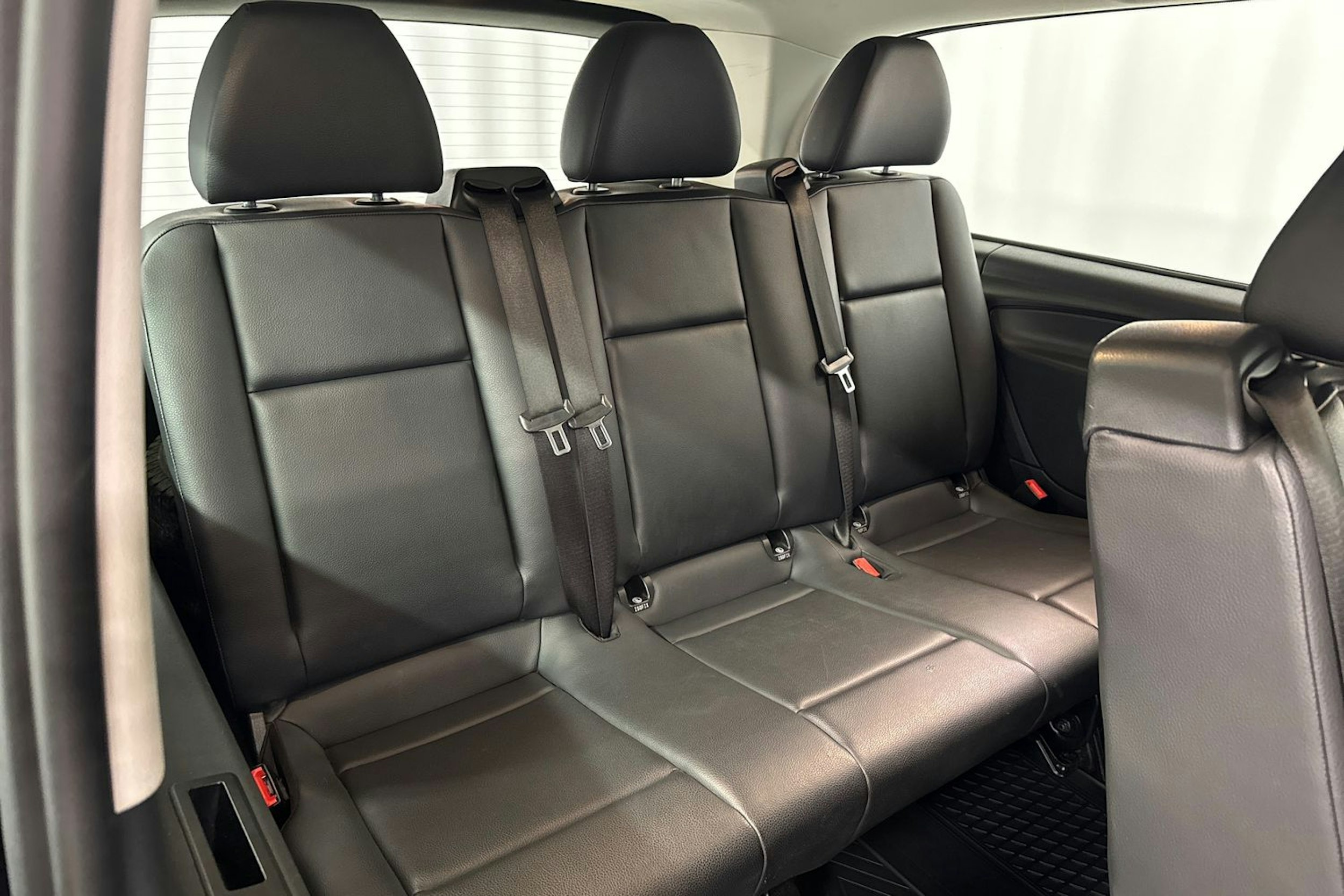 musta Mercedes-Benz Vito 2023 kuva 13.