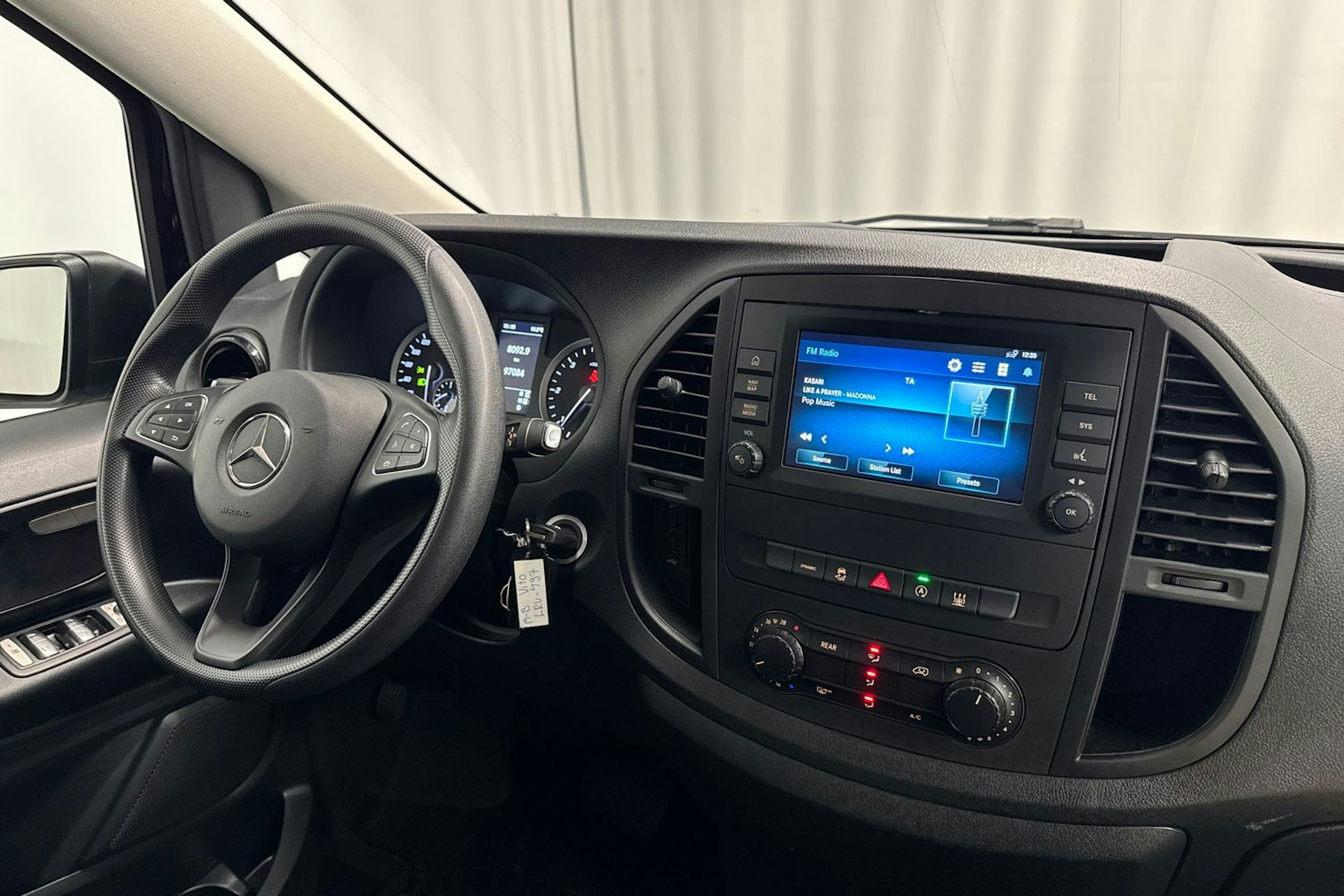musta Mercedes-Benz Vito 2023 kuva 15.