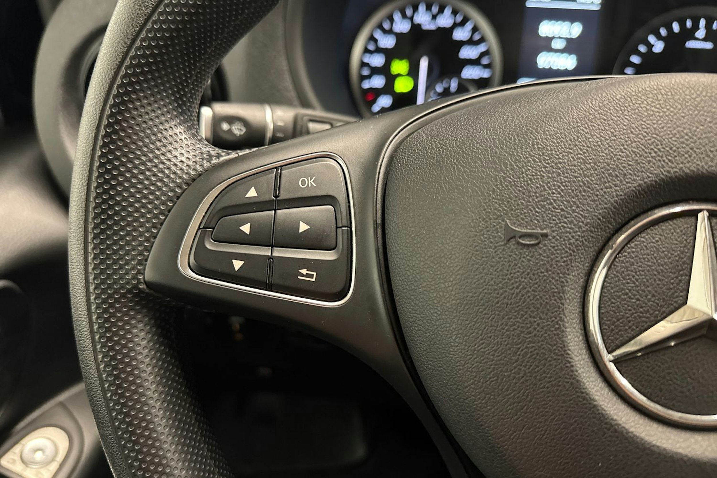 musta Mercedes-Benz Vito 2023 kuva 18.