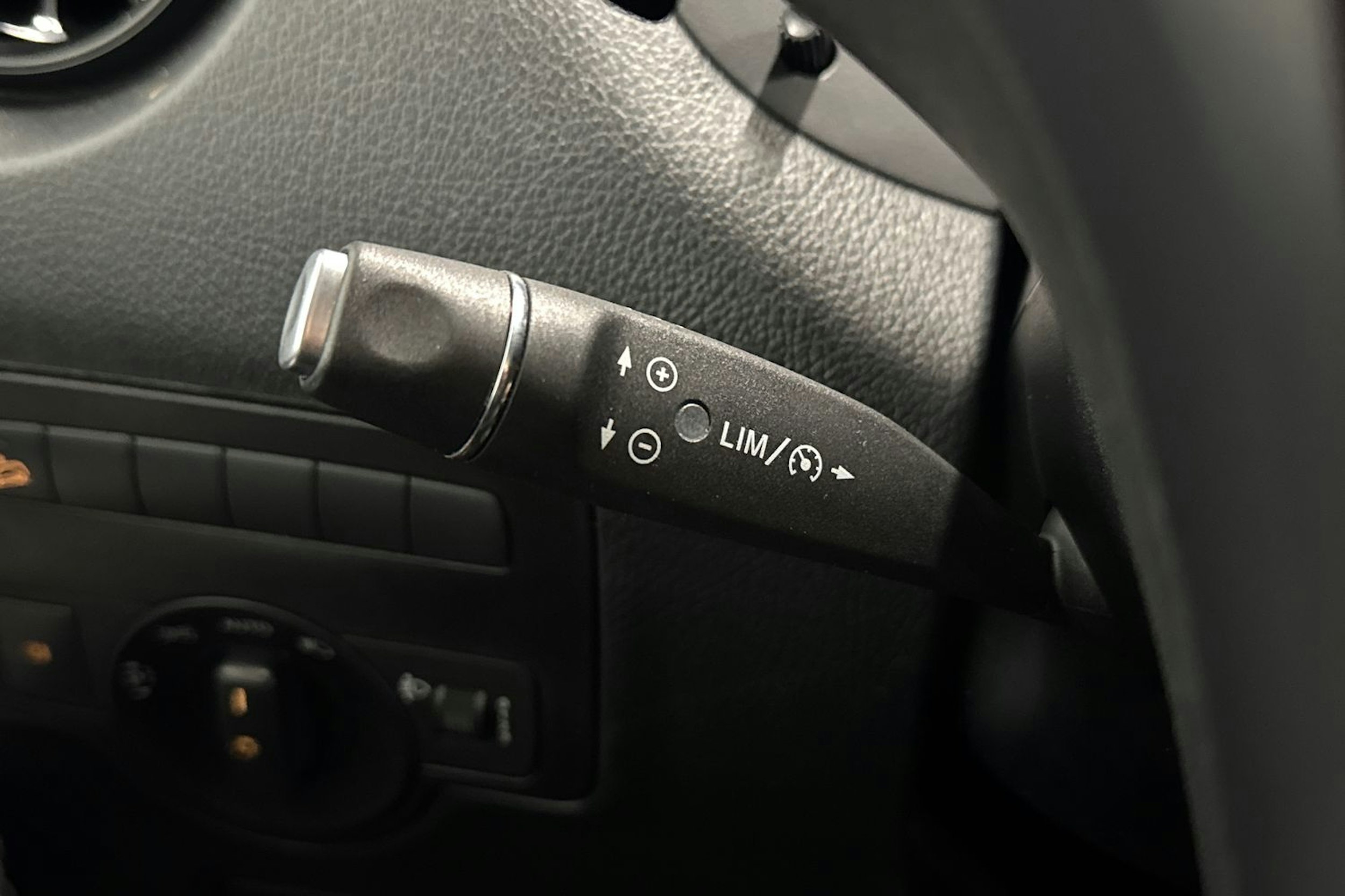 musta Mercedes-Benz Vito 2023 kuva 20.