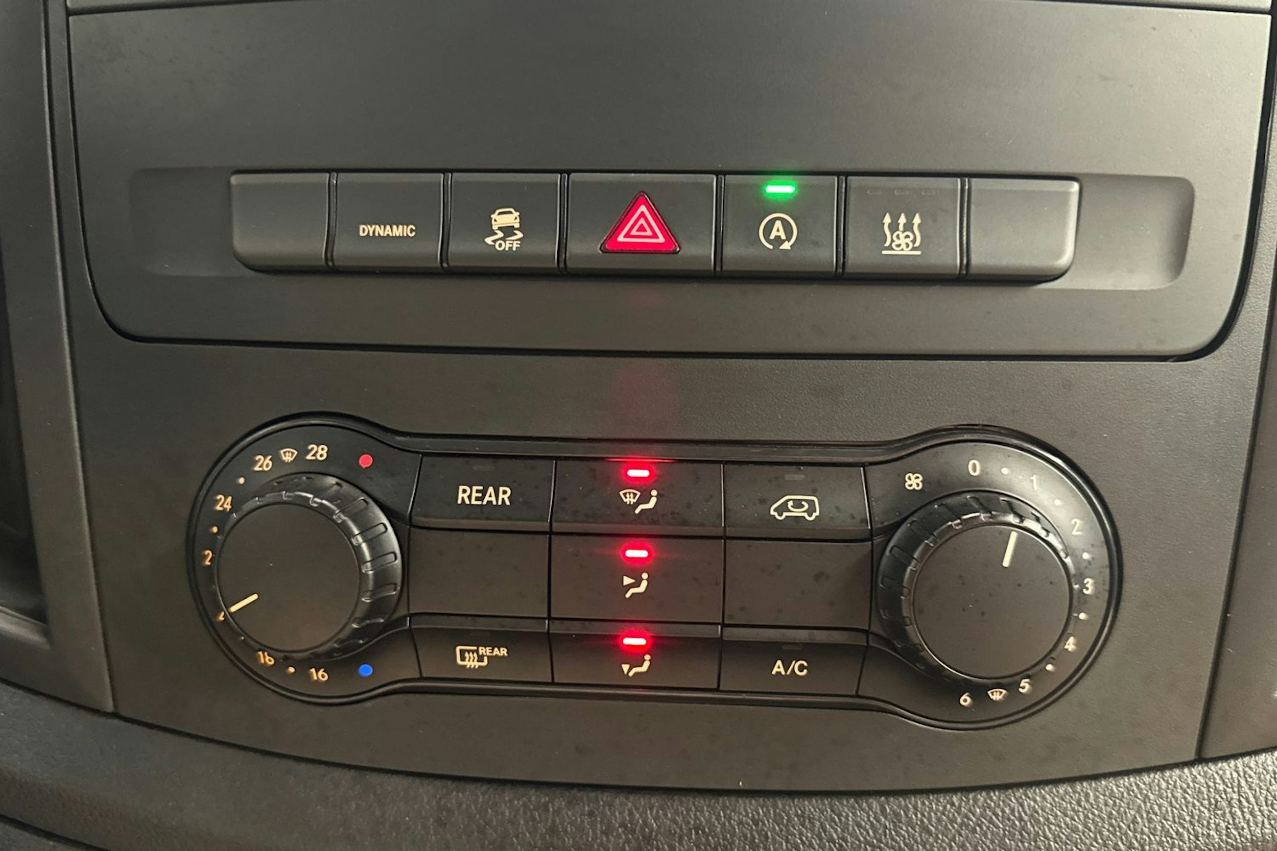 musta Mercedes-Benz Vito 2023 kuva 24.