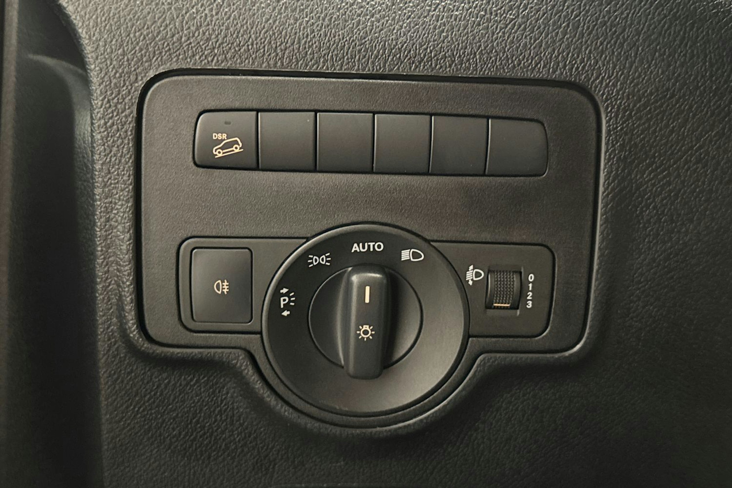 musta Mercedes-Benz Vito 2023 kuva 25.