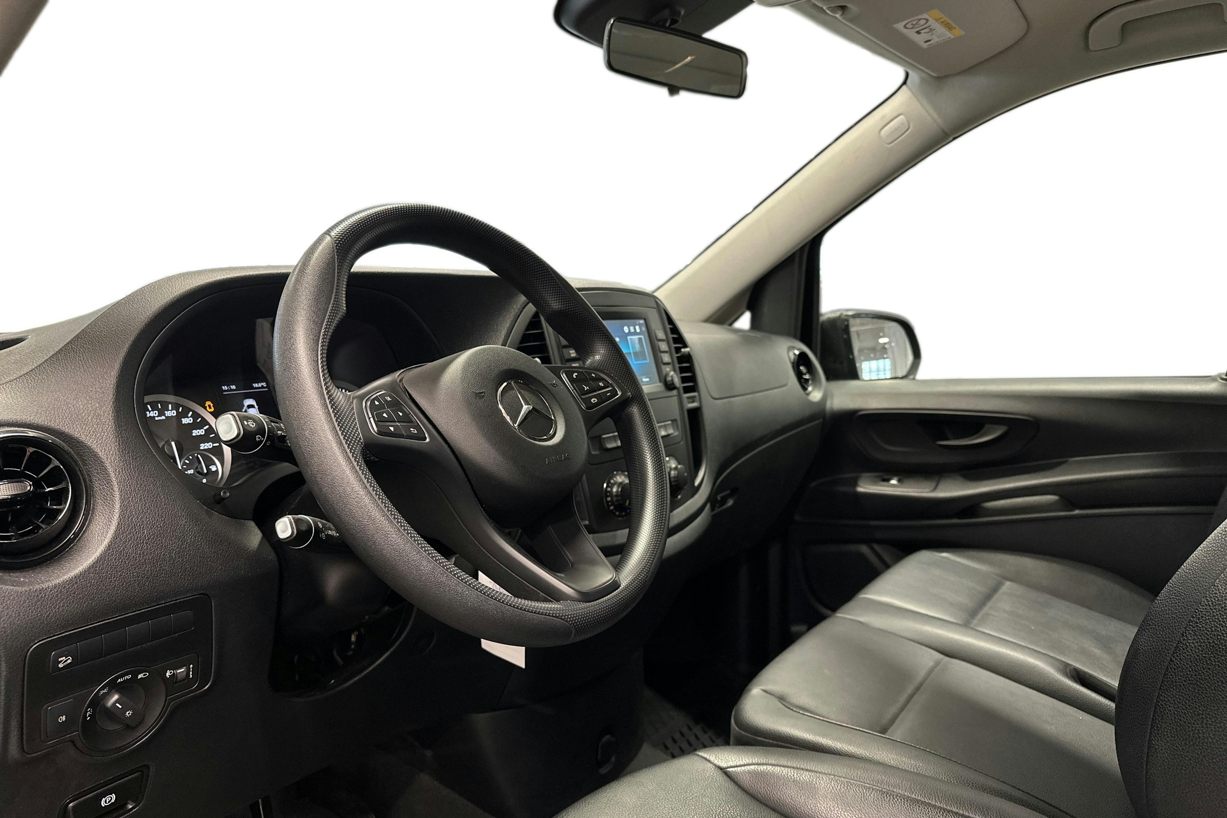 musta Mercedes-Benz Vito 2023 kuva 3.