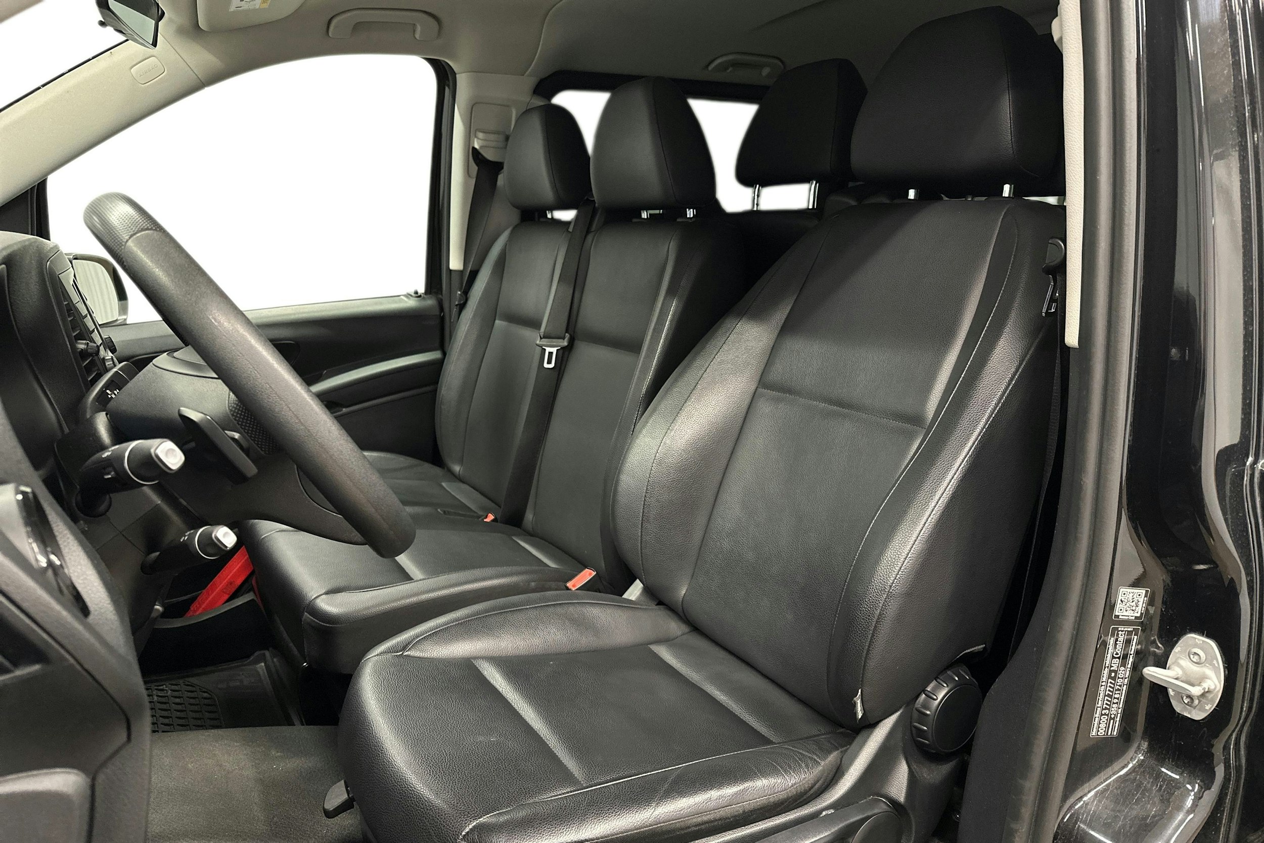 musta Mercedes-Benz Vito 2023 kuva 8.