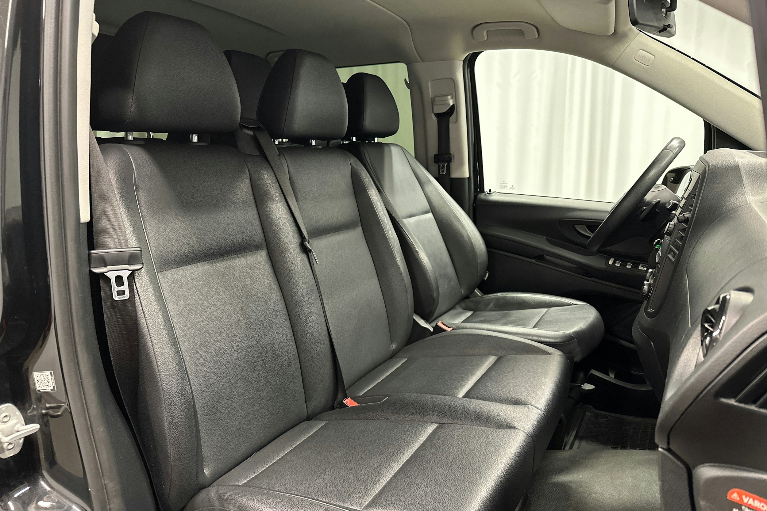 musta Mercedes-Benz Vito 2023 kuva 14.
