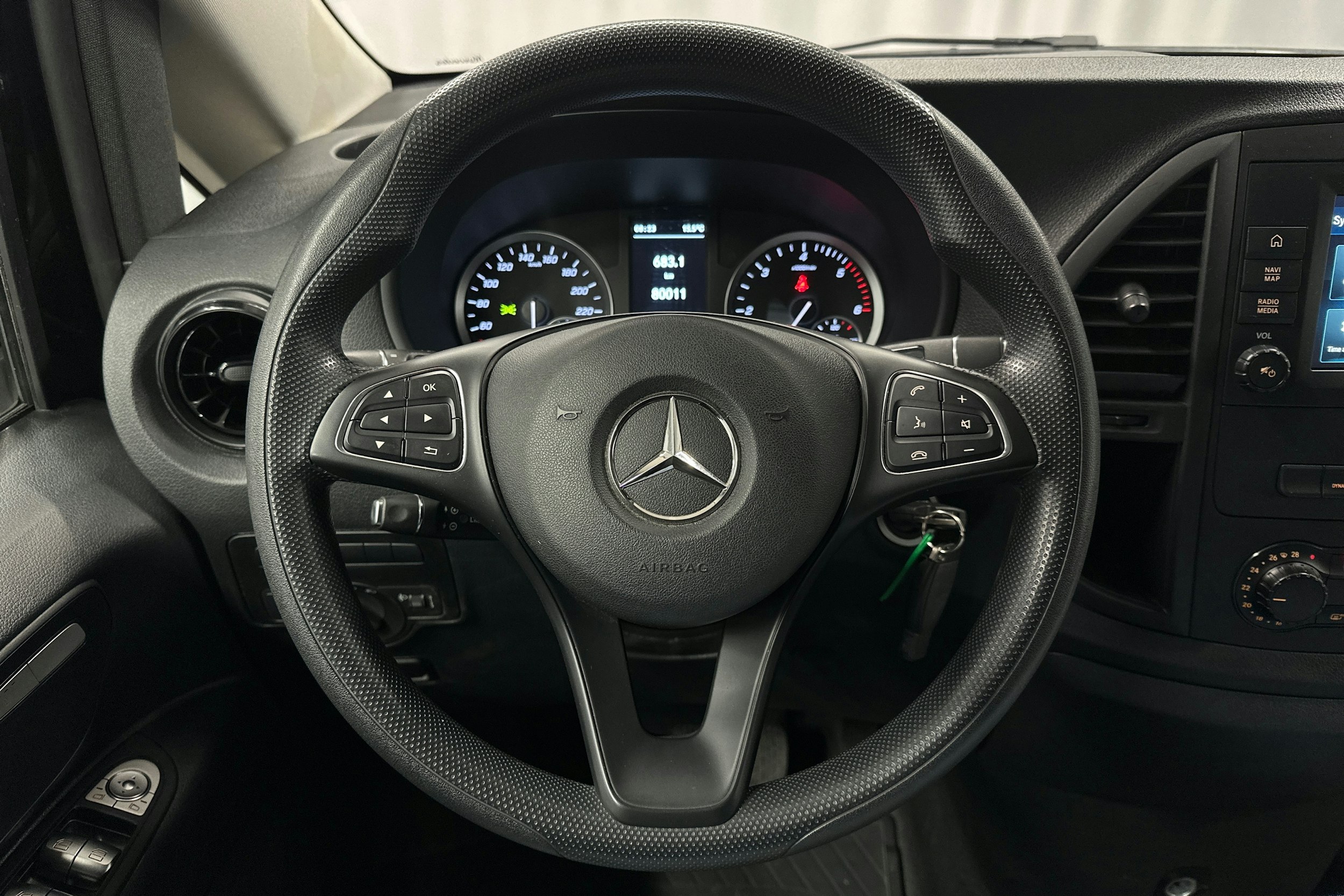 musta Mercedes-Benz Vito 2023 kuva 15.