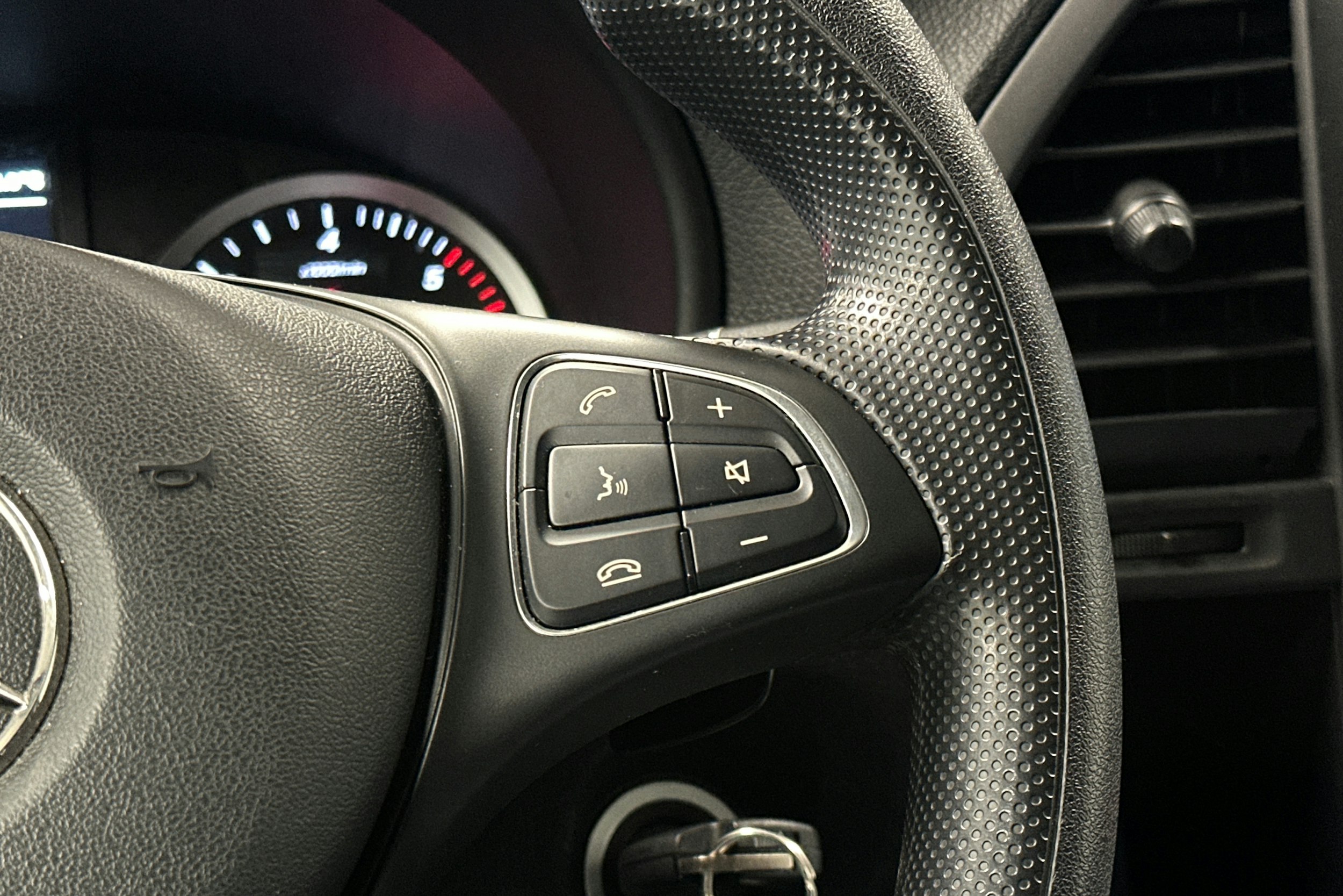 musta Mercedes-Benz Vito 2023 kuva 17.