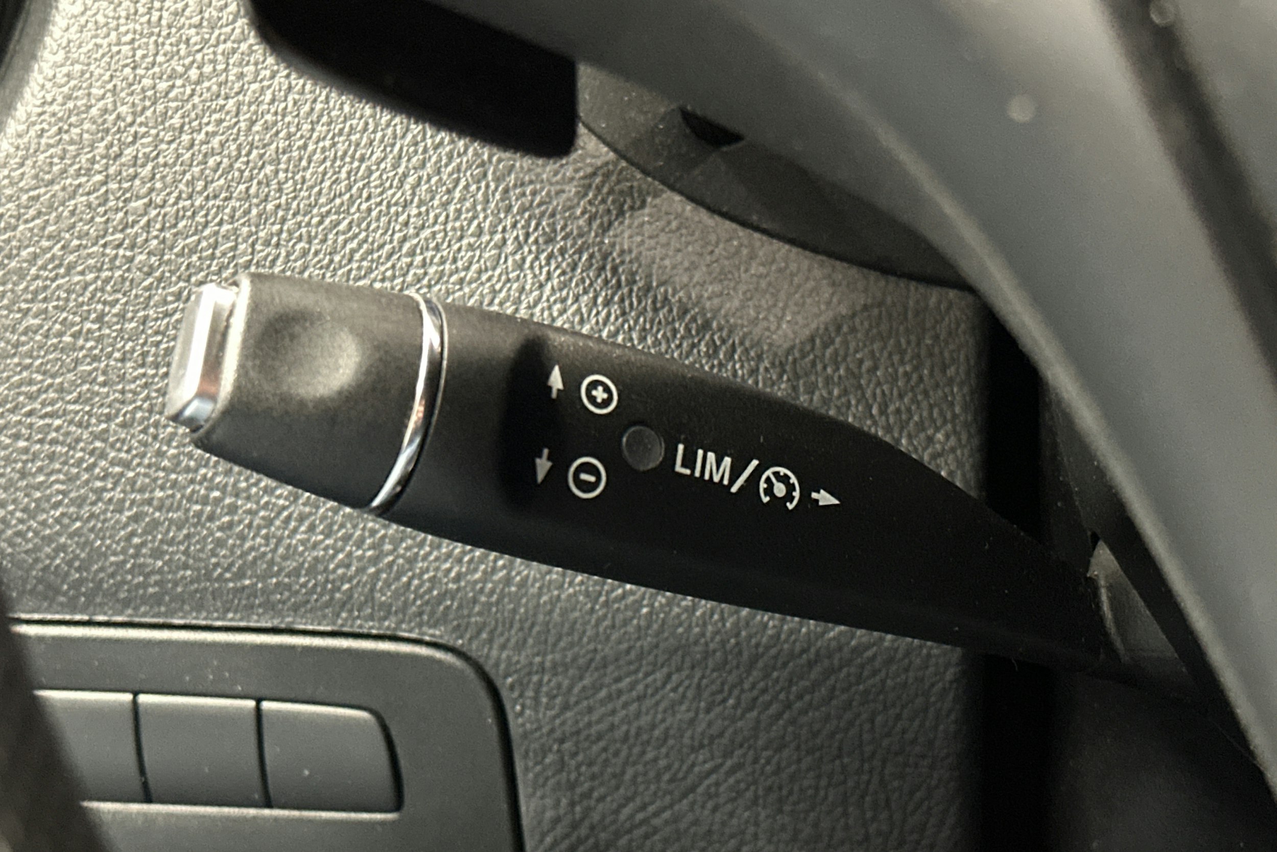 musta Mercedes-Benz Vito 2023 kuva 18.
