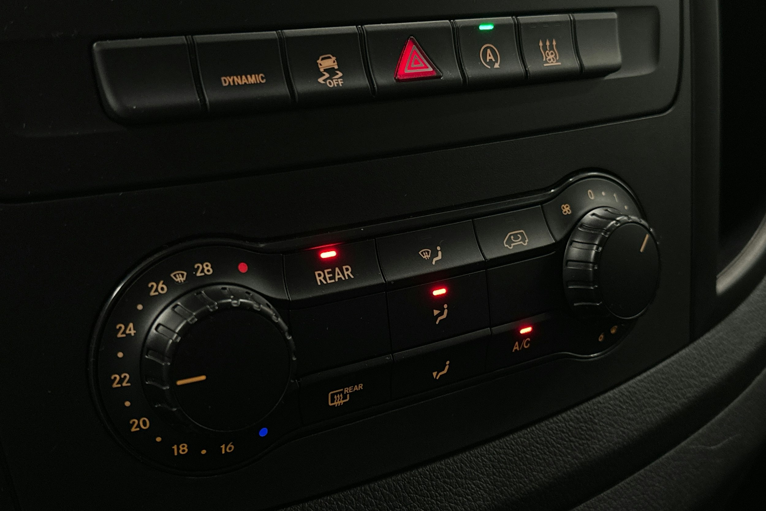 musta Mercedes-Benz Vito 2023 kuva 24.