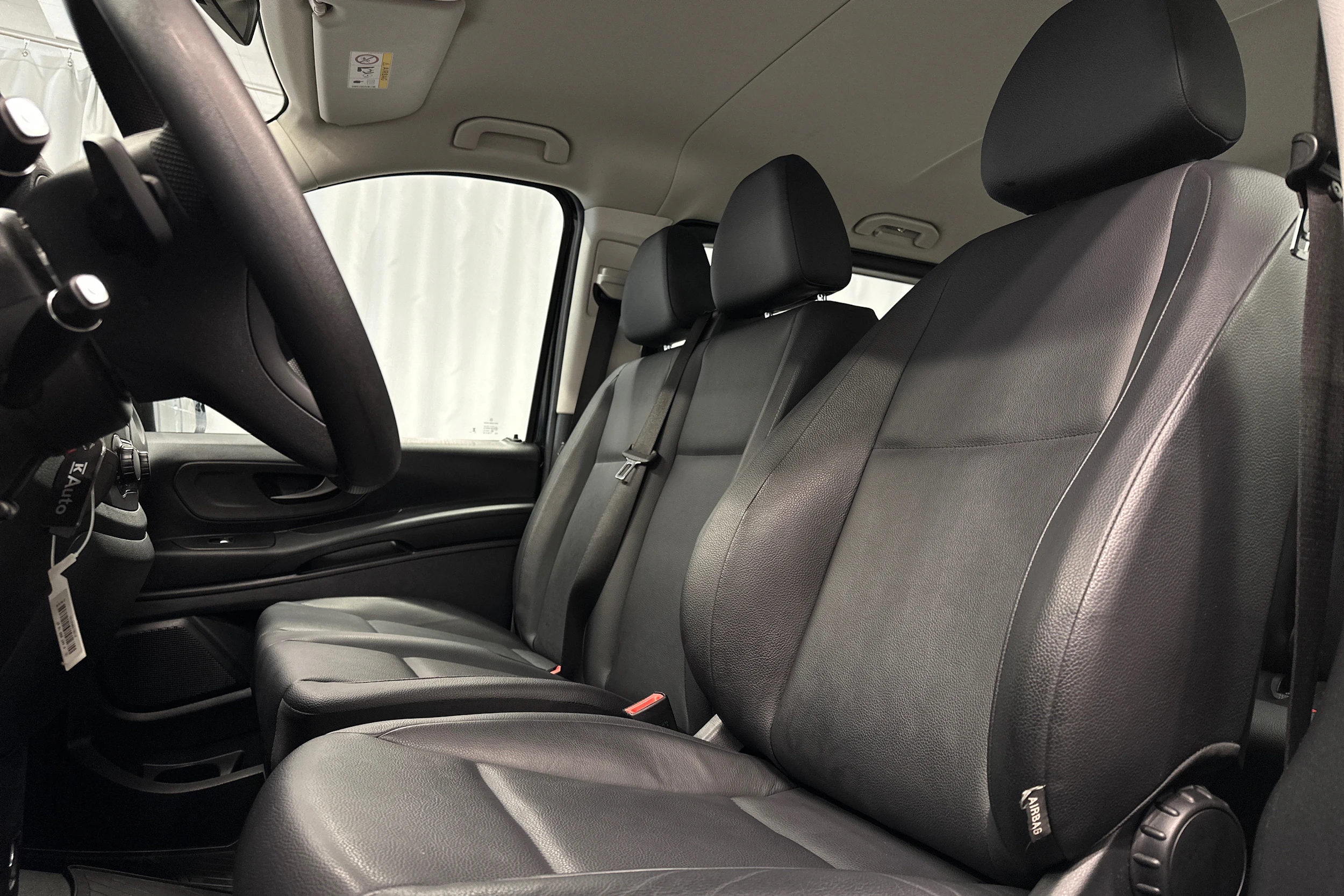 musta Mercedes-Benz Vito 2023 kuva 13.