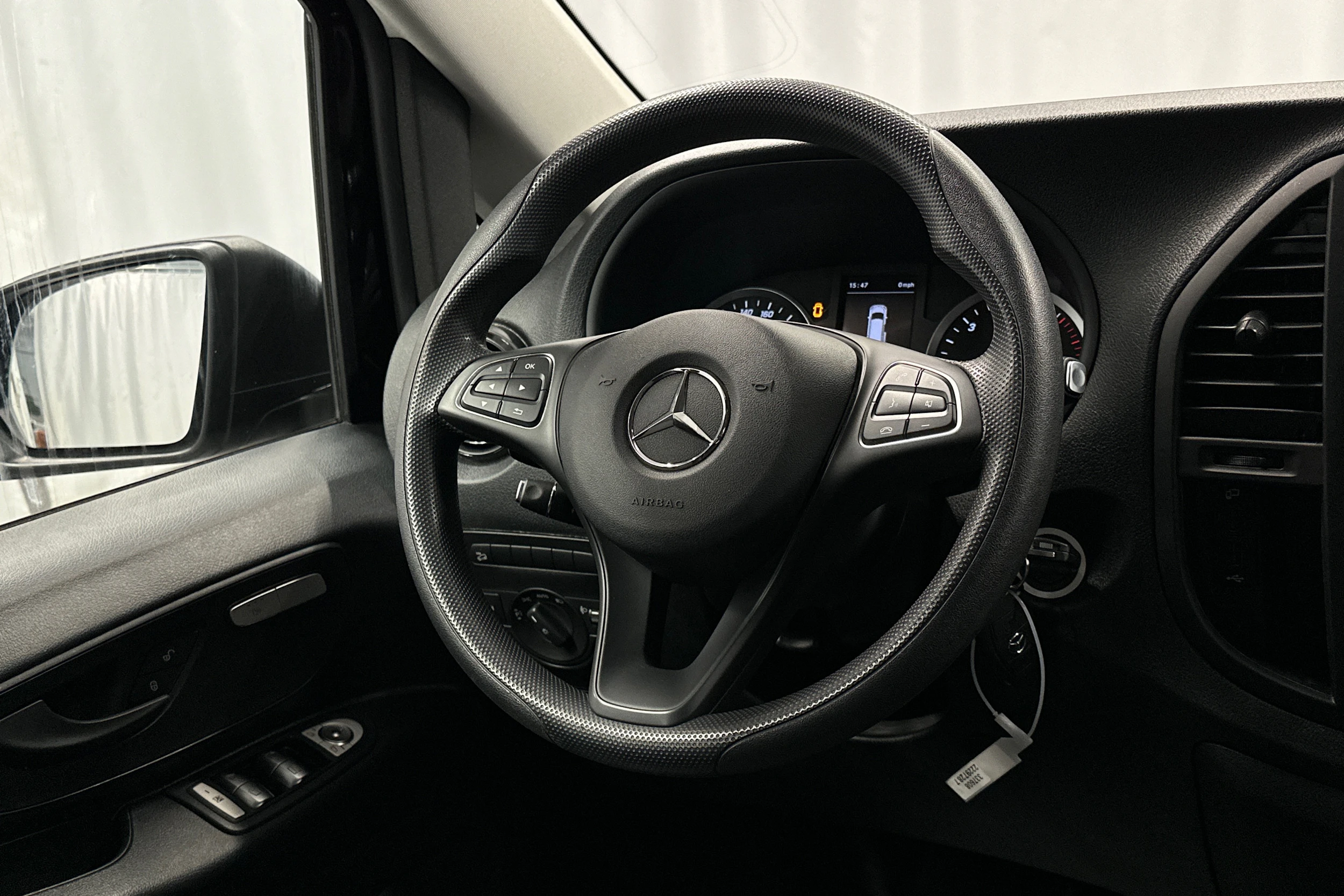 musta Mercedes-Benz Vito 2023 kuva 14.
