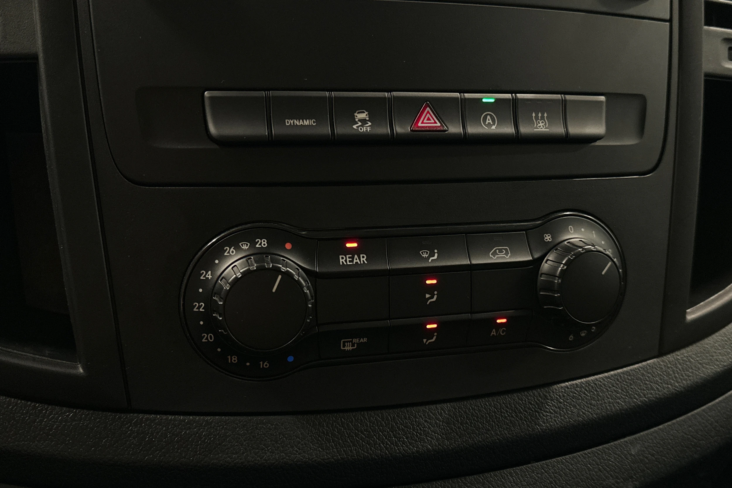 musta Mercedes-Benz Vito 2023 kuva 22.