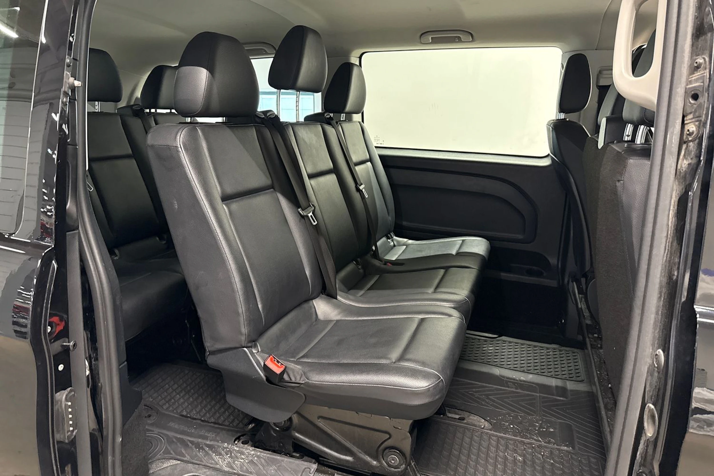 musta Mercedes-Benz Vito 2023 kuva 13.