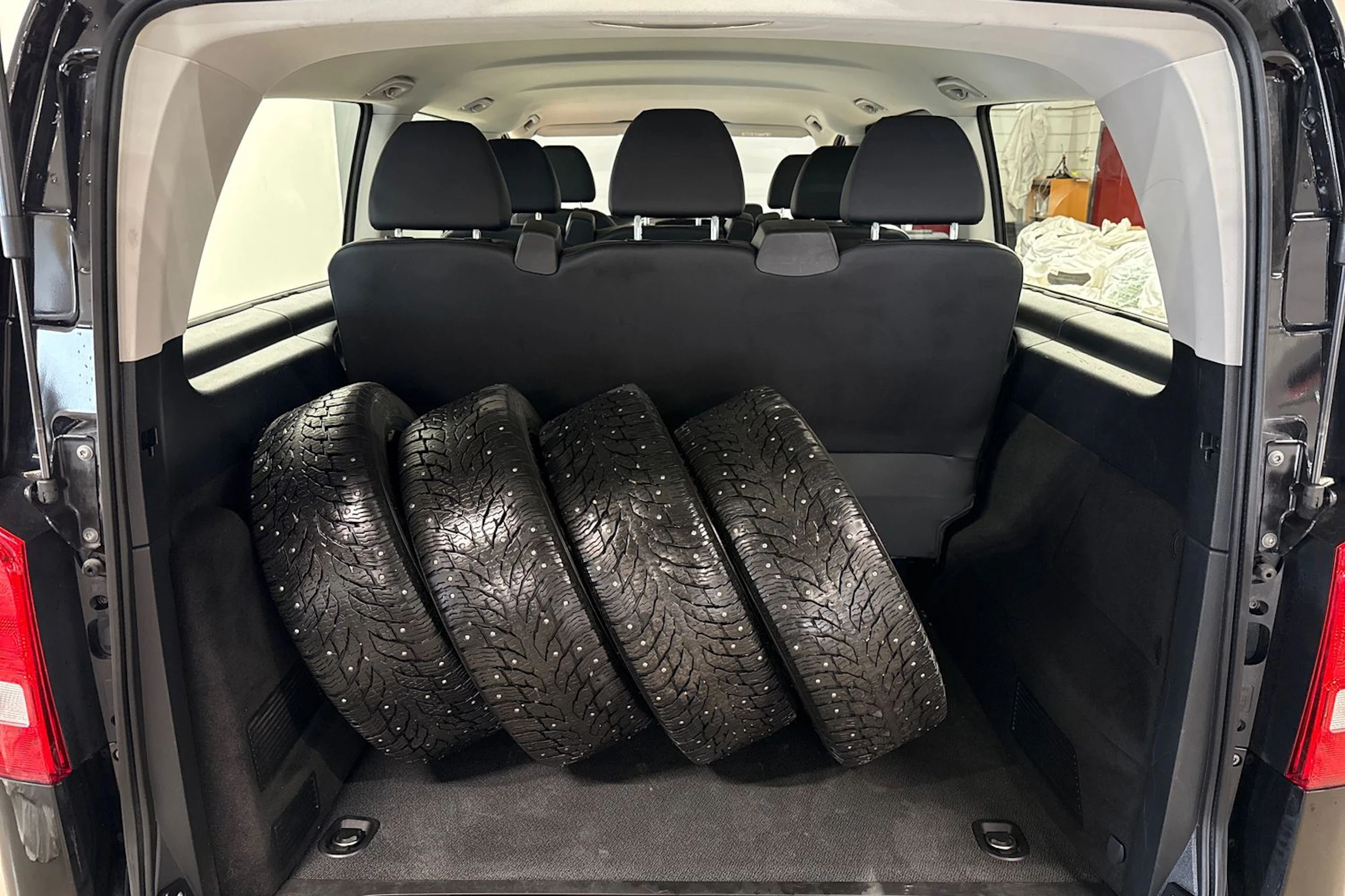 musta Mercedes-Benz Vito 2023 kuva 16.