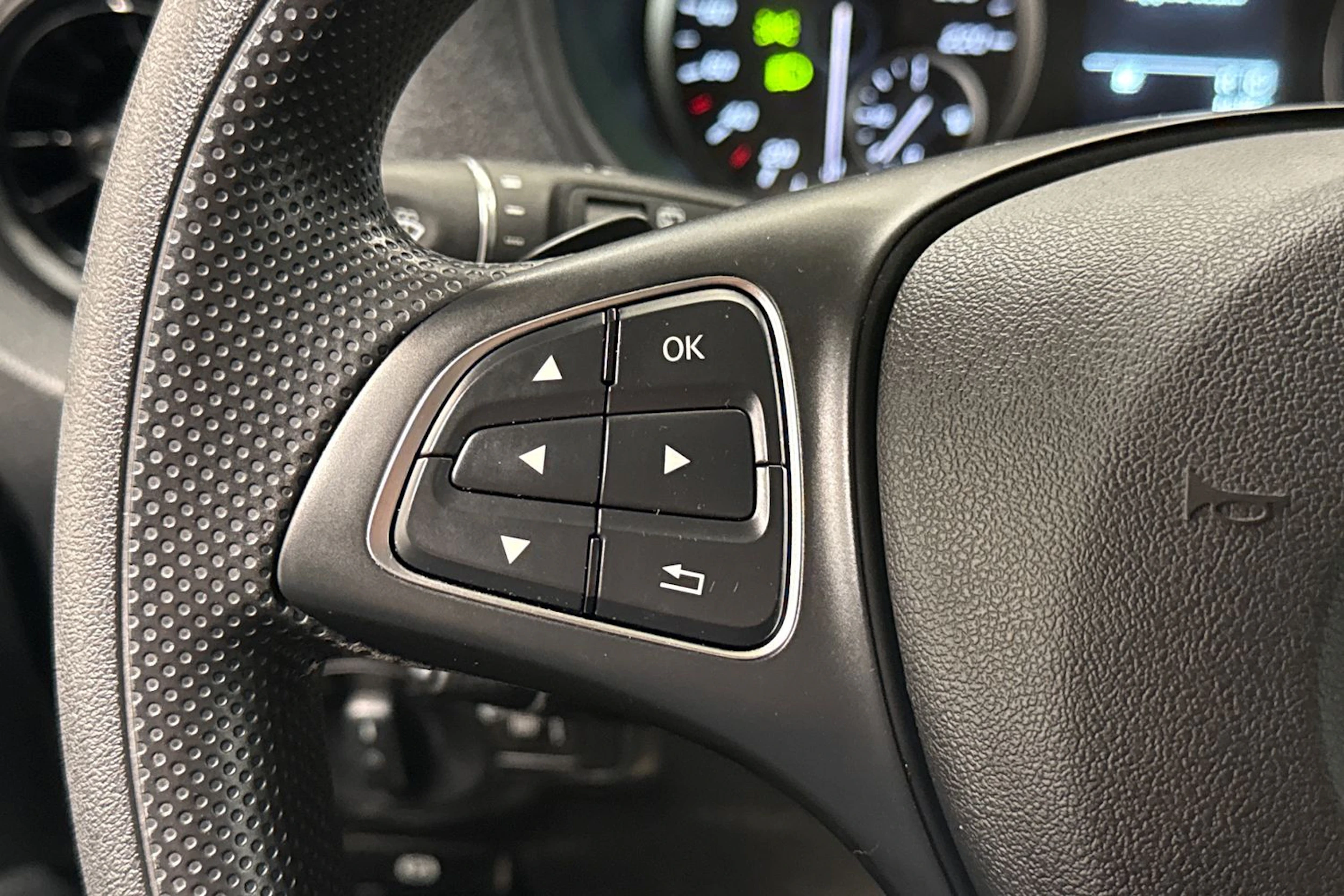 musta Mercedes-Benz Vito 2023 kuva 18.