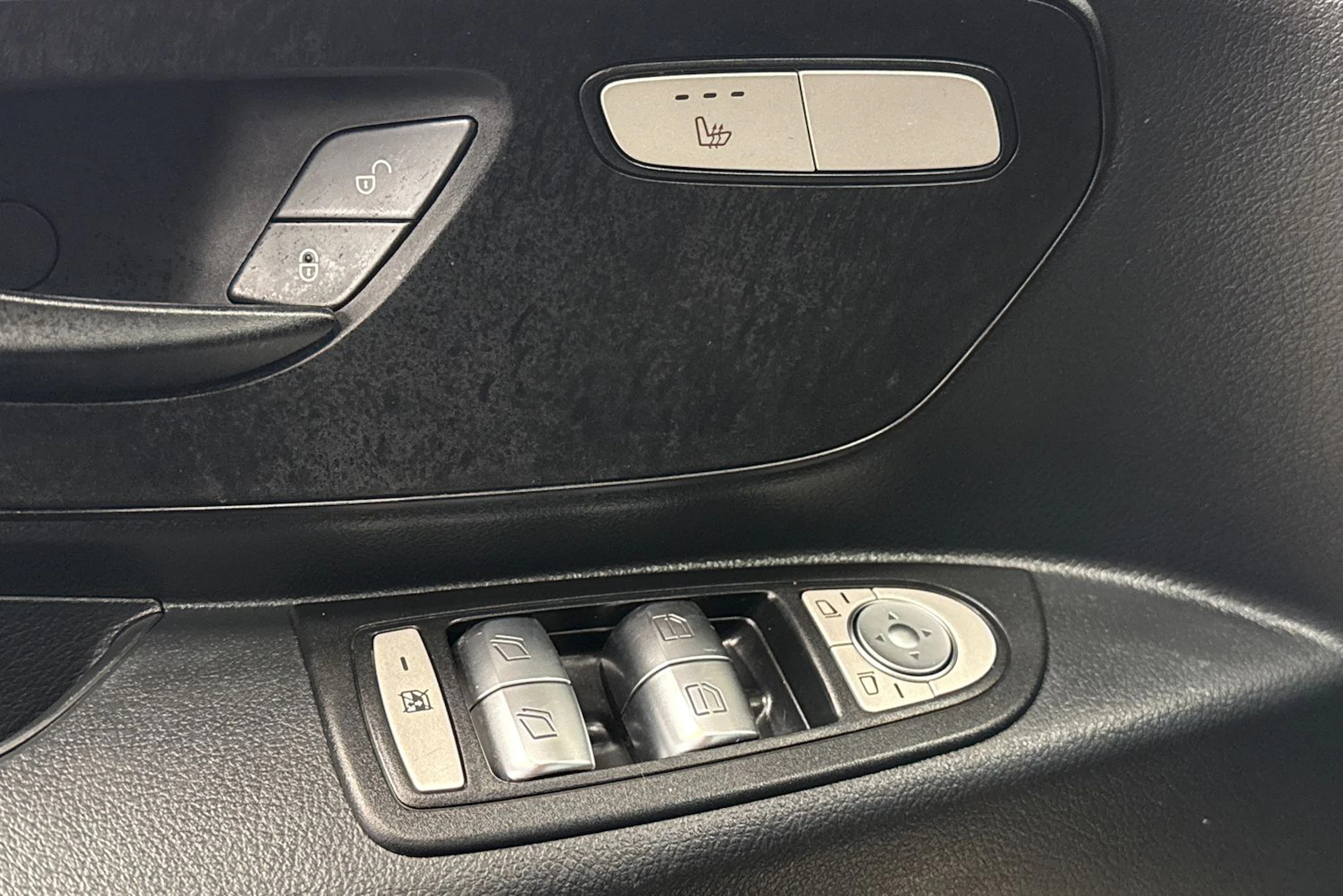 musta Mercedes-Benz Vito 2023 kuva 22.