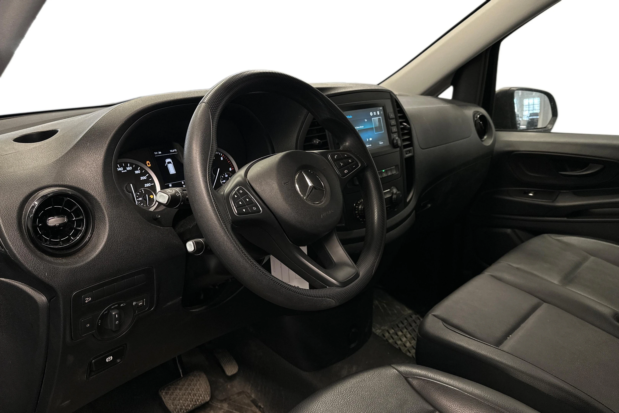musta Mercedes-Benz Vito 2023 kuva 3.