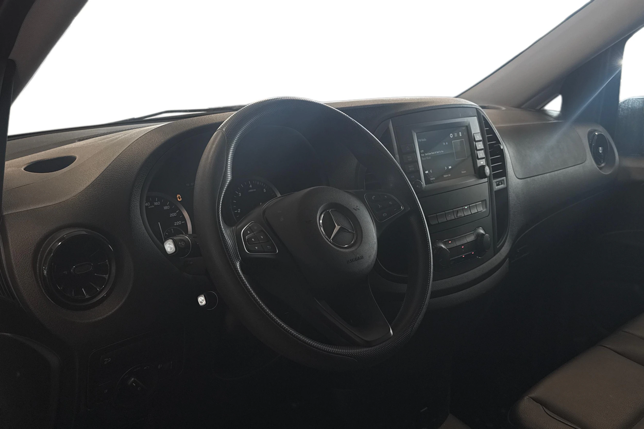 musta Mercedes-Benz Vito 2023 kuva 3.