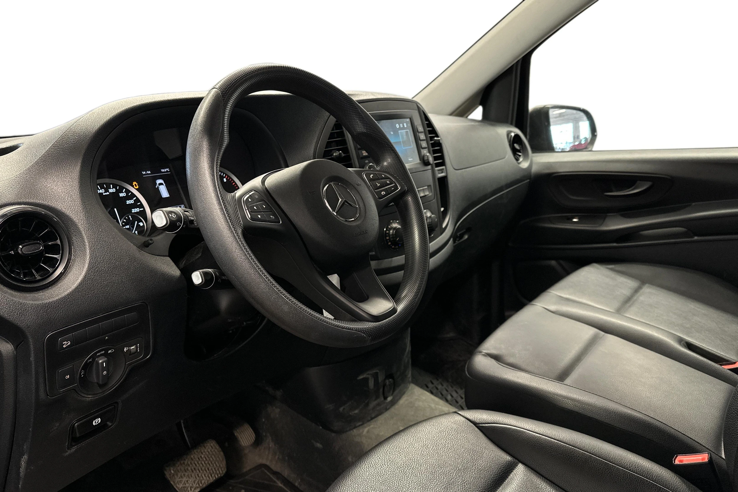 musta Mercedes-Benz Vito 2023 kuva 3.