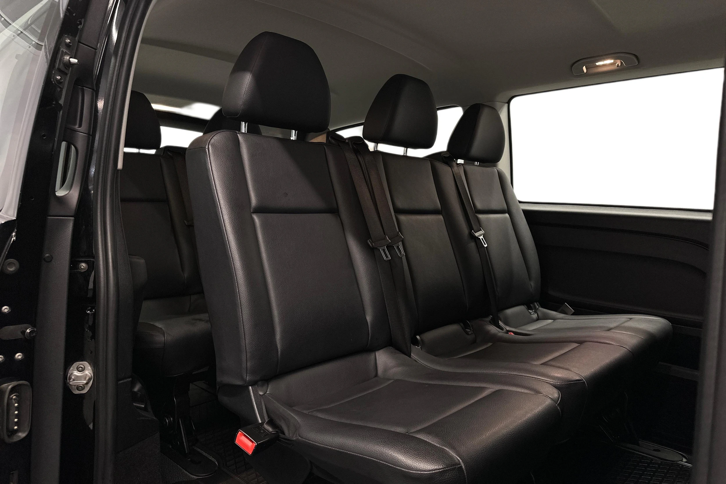musta Mercedes-Benz Vito 2023 kuva 8.