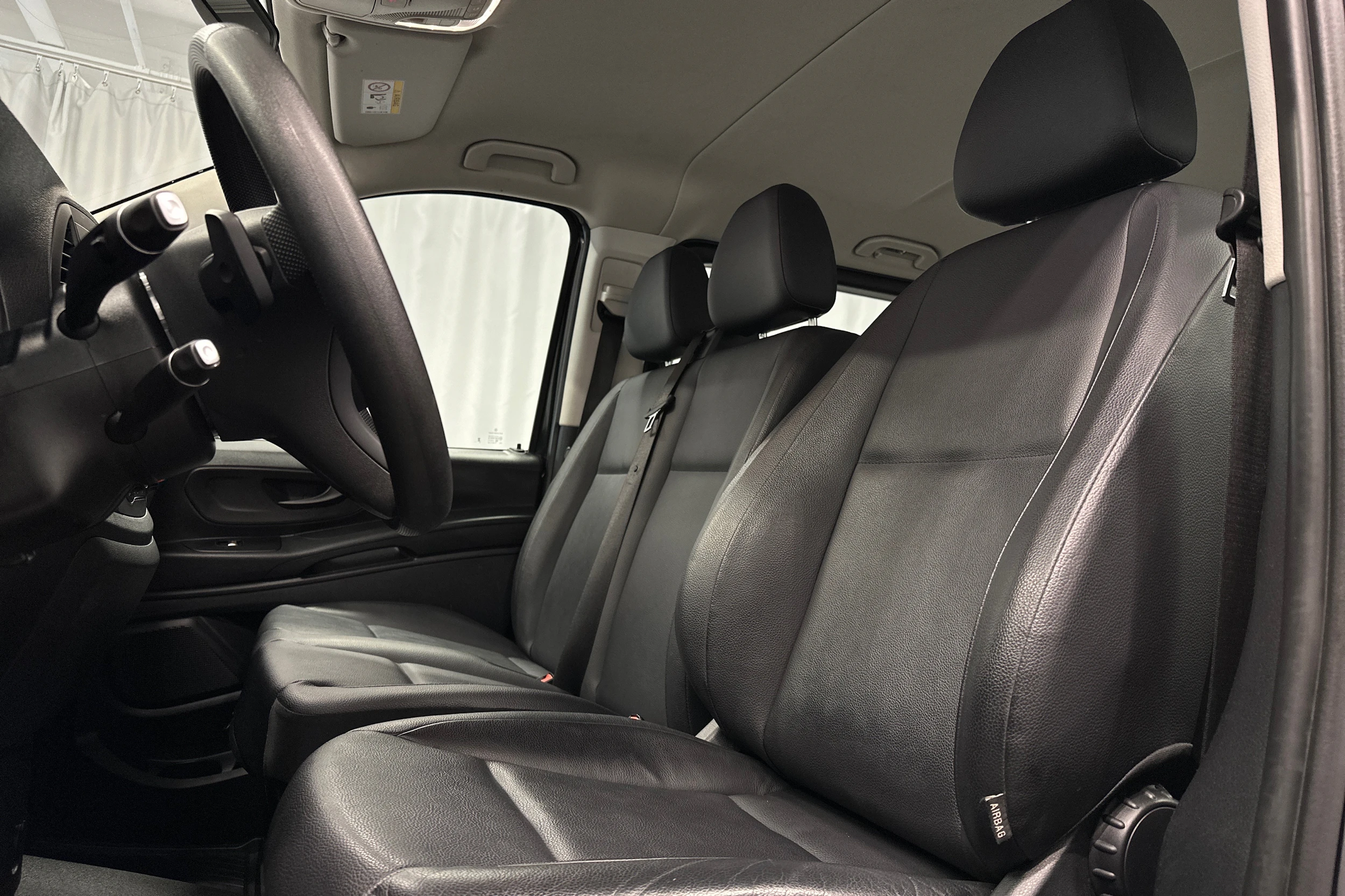 musta Mercedes-Benz Vito 2023 kuva 13.