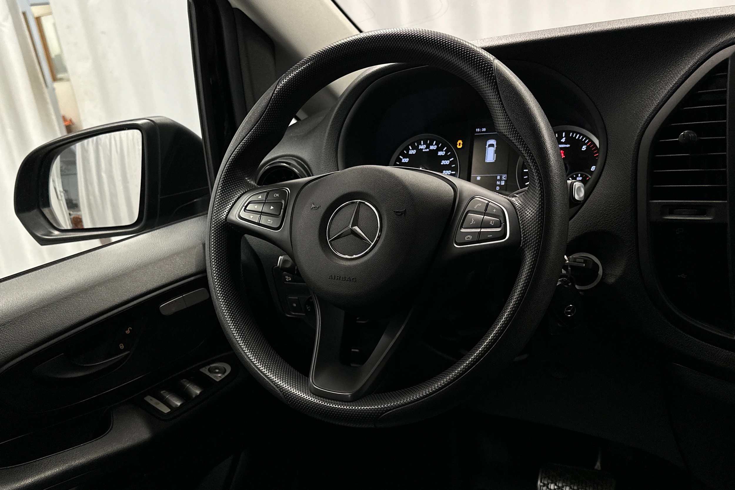 musta Mercedes-Benz Vito 2023 kuva 14.