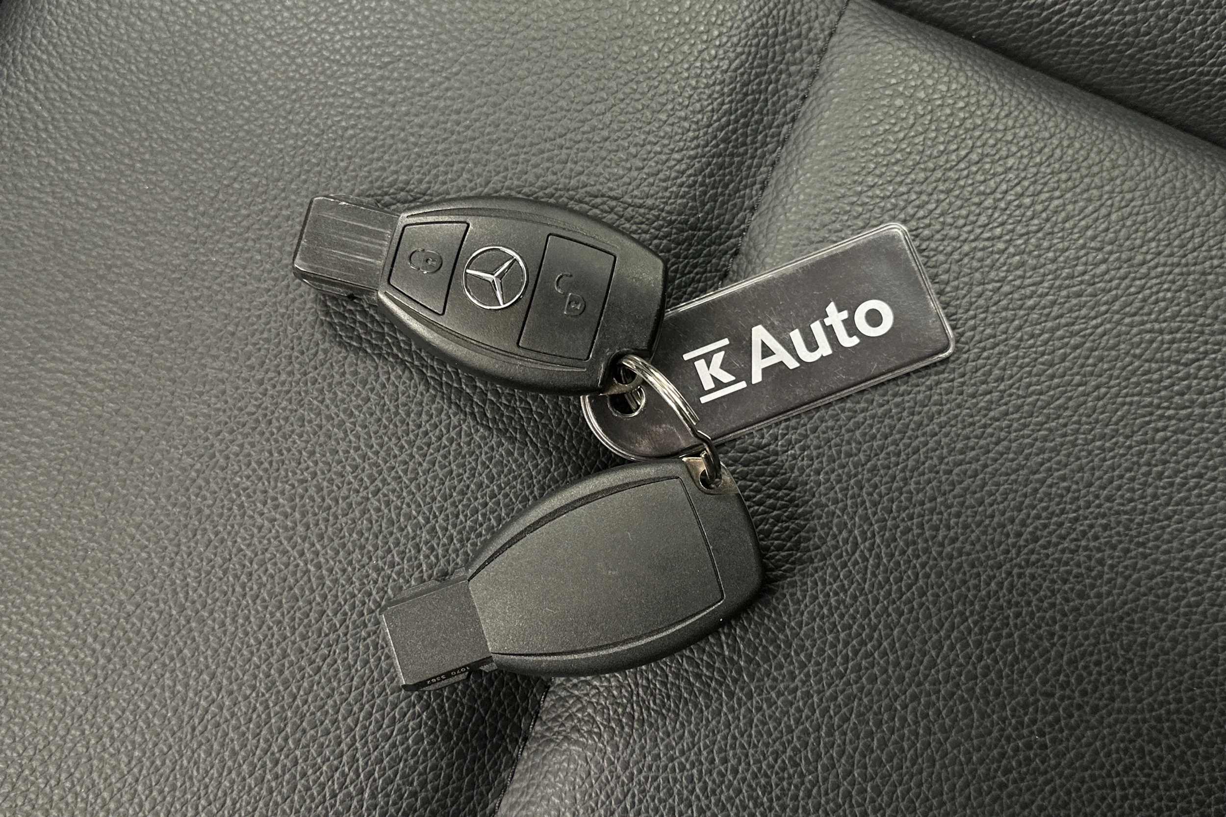musta Mercedes-Benz Vito 2023 kuva 25.