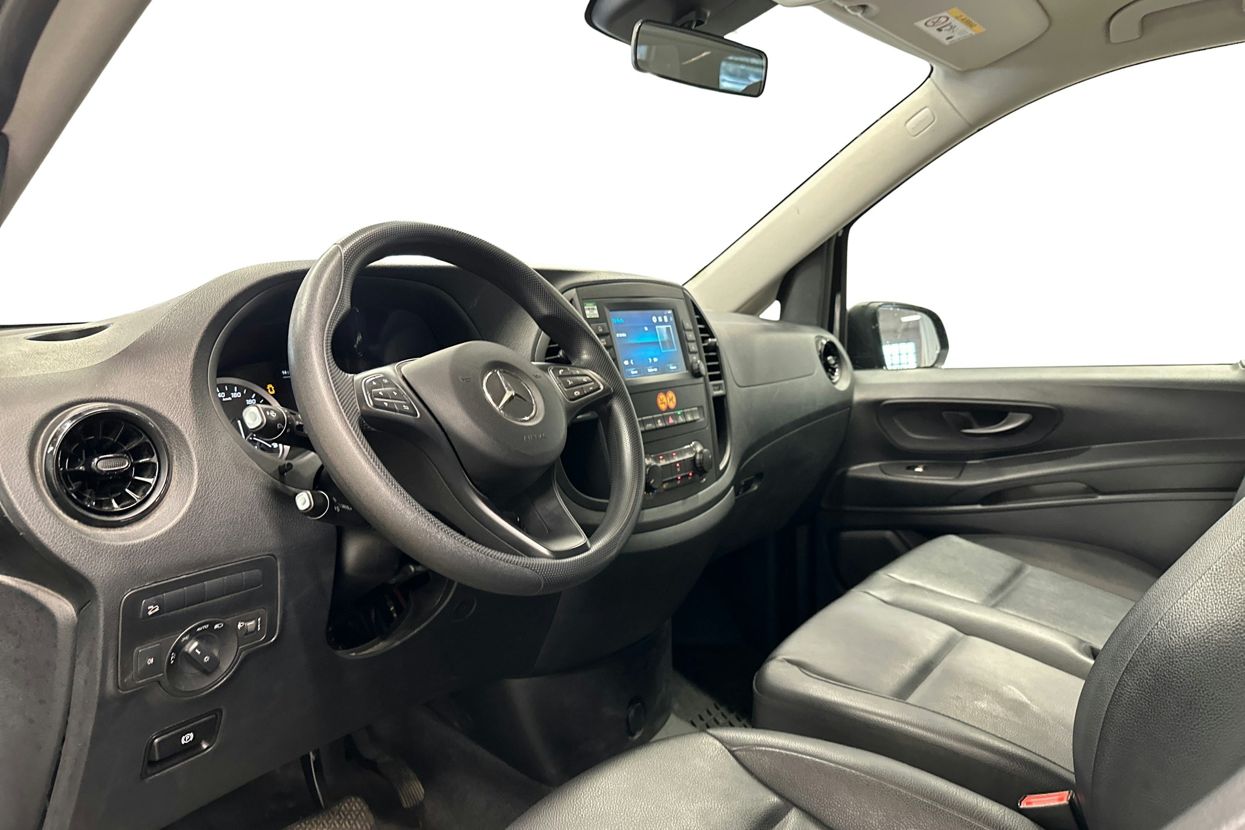 musta Mercedes-Benz Vito 2023 kuva 3.