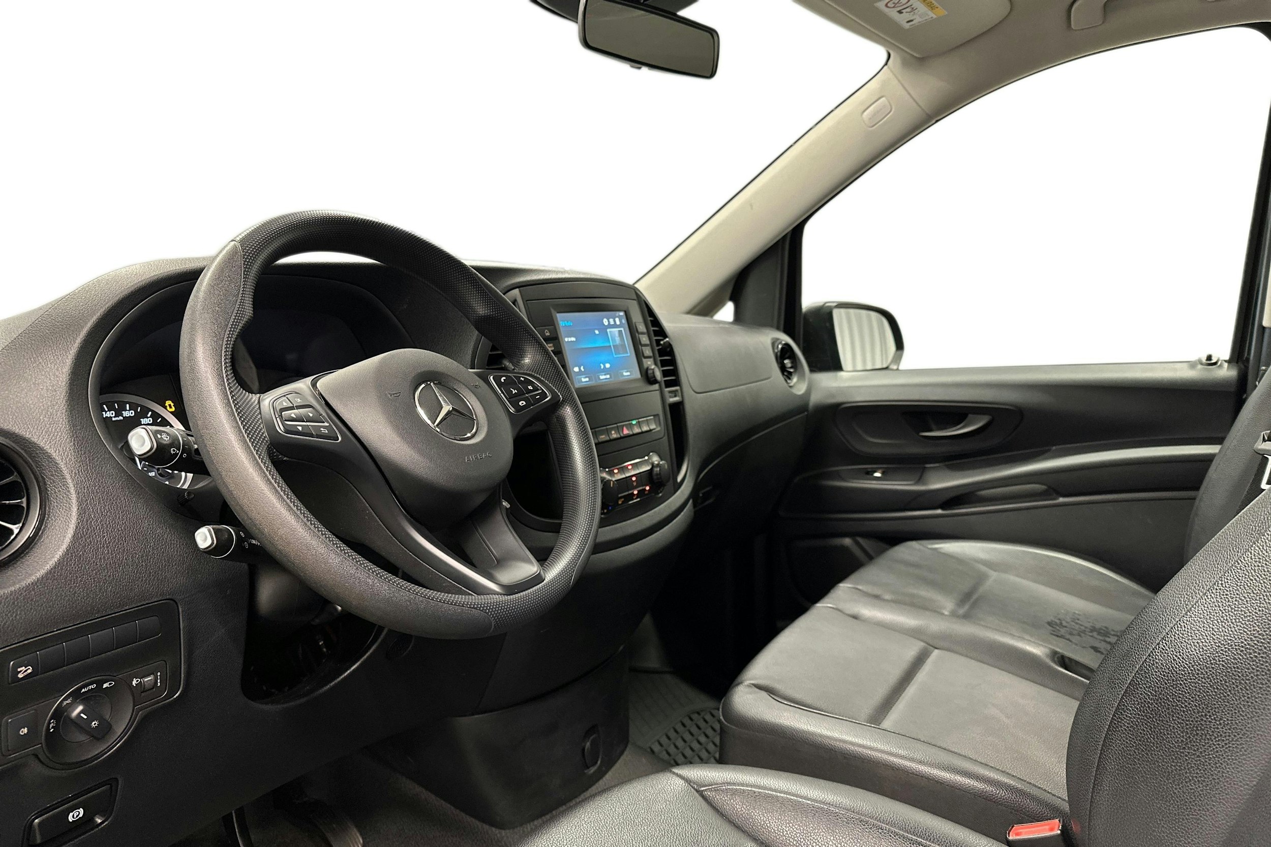 musta Mercedes-Benz Vito 2023 kuva 6.