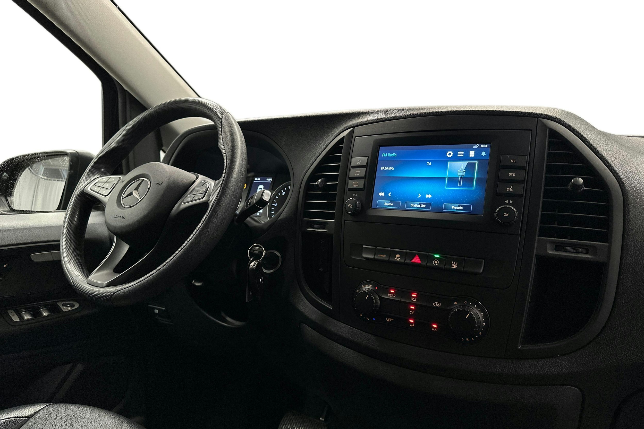 musta Mercedes-Benz Vito 2023 kuva 7.