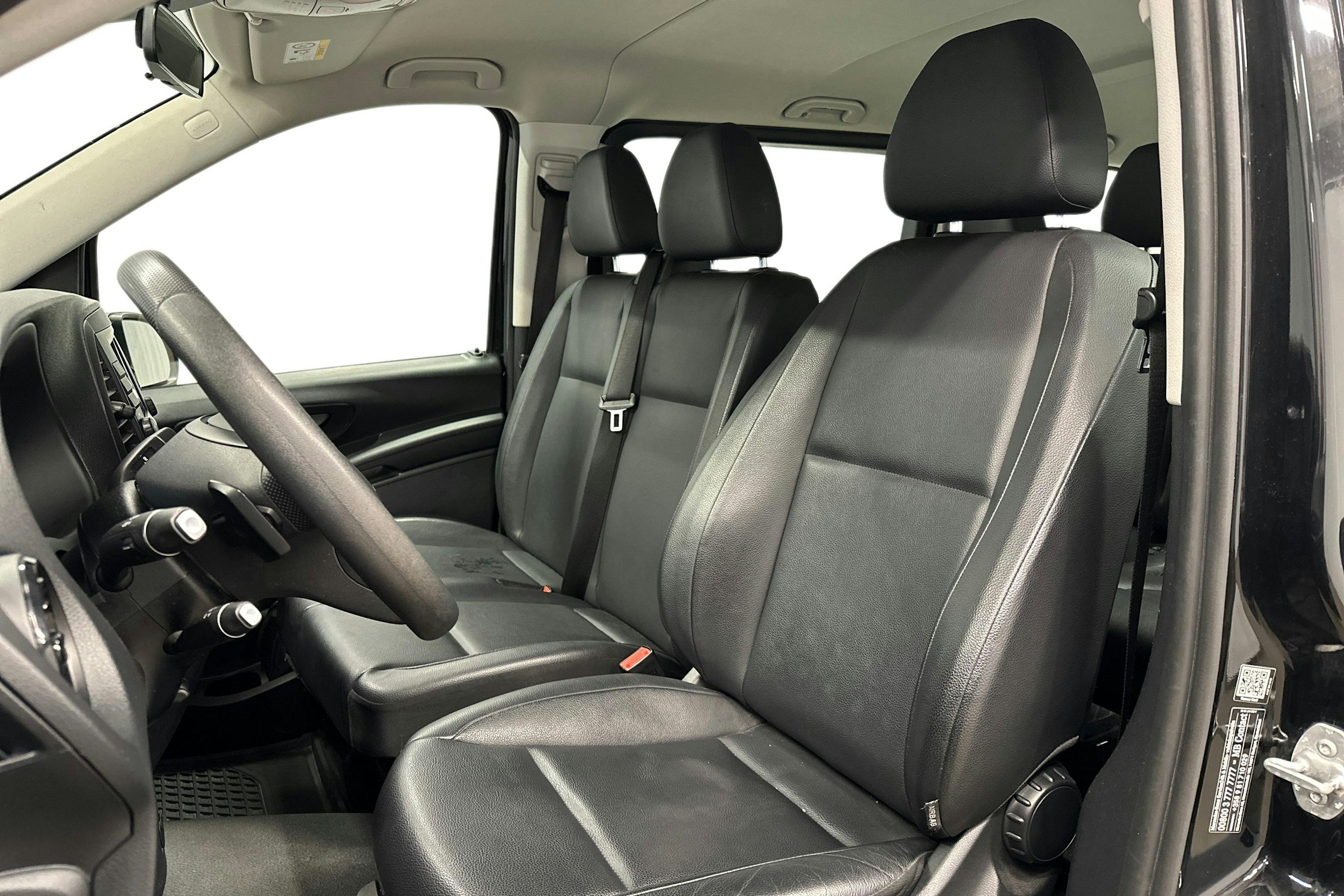 musta Mercedes-Benz Vito 2023 kuva 8.