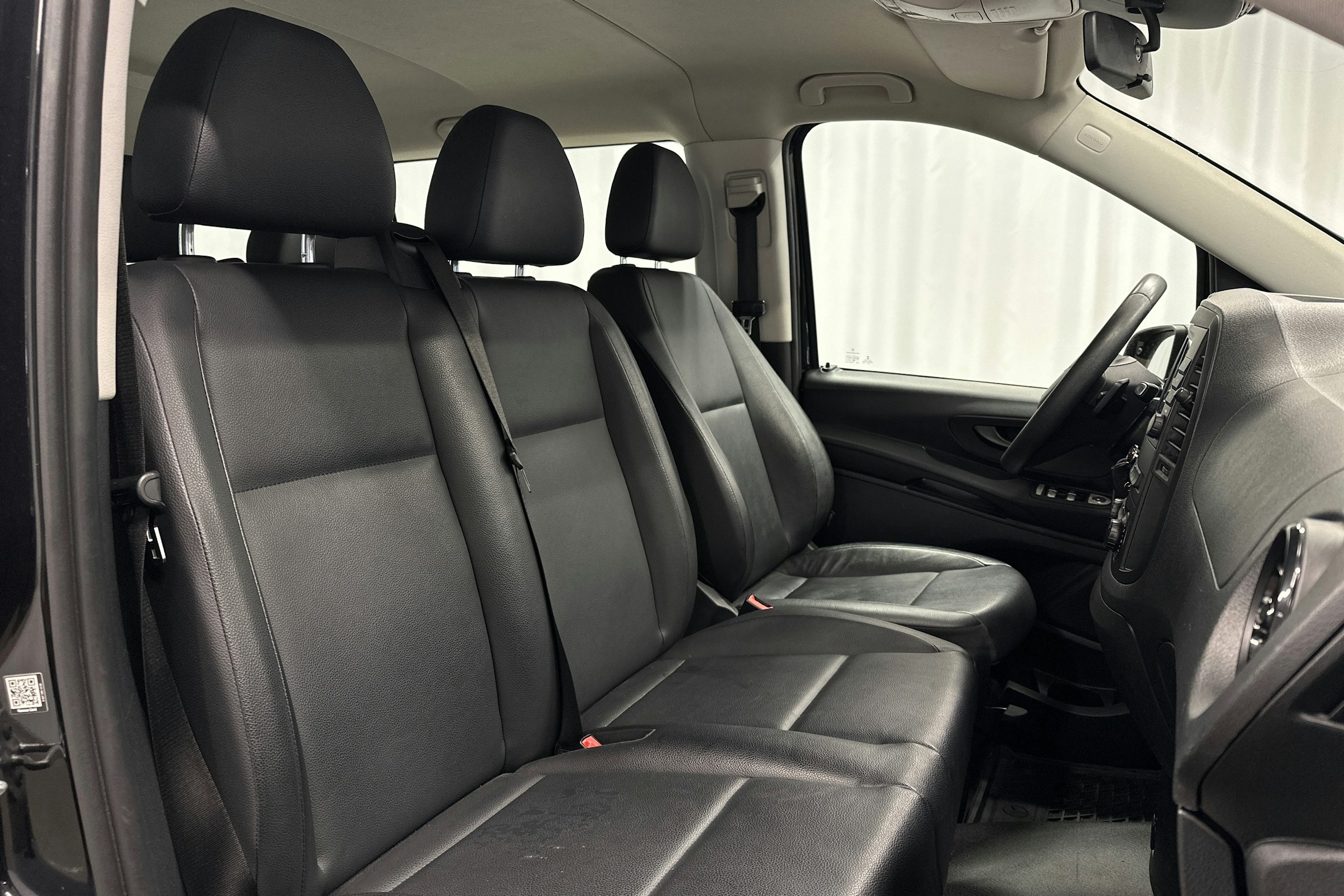 musta Mercedes-Benz Vito 2023 kuva 14.