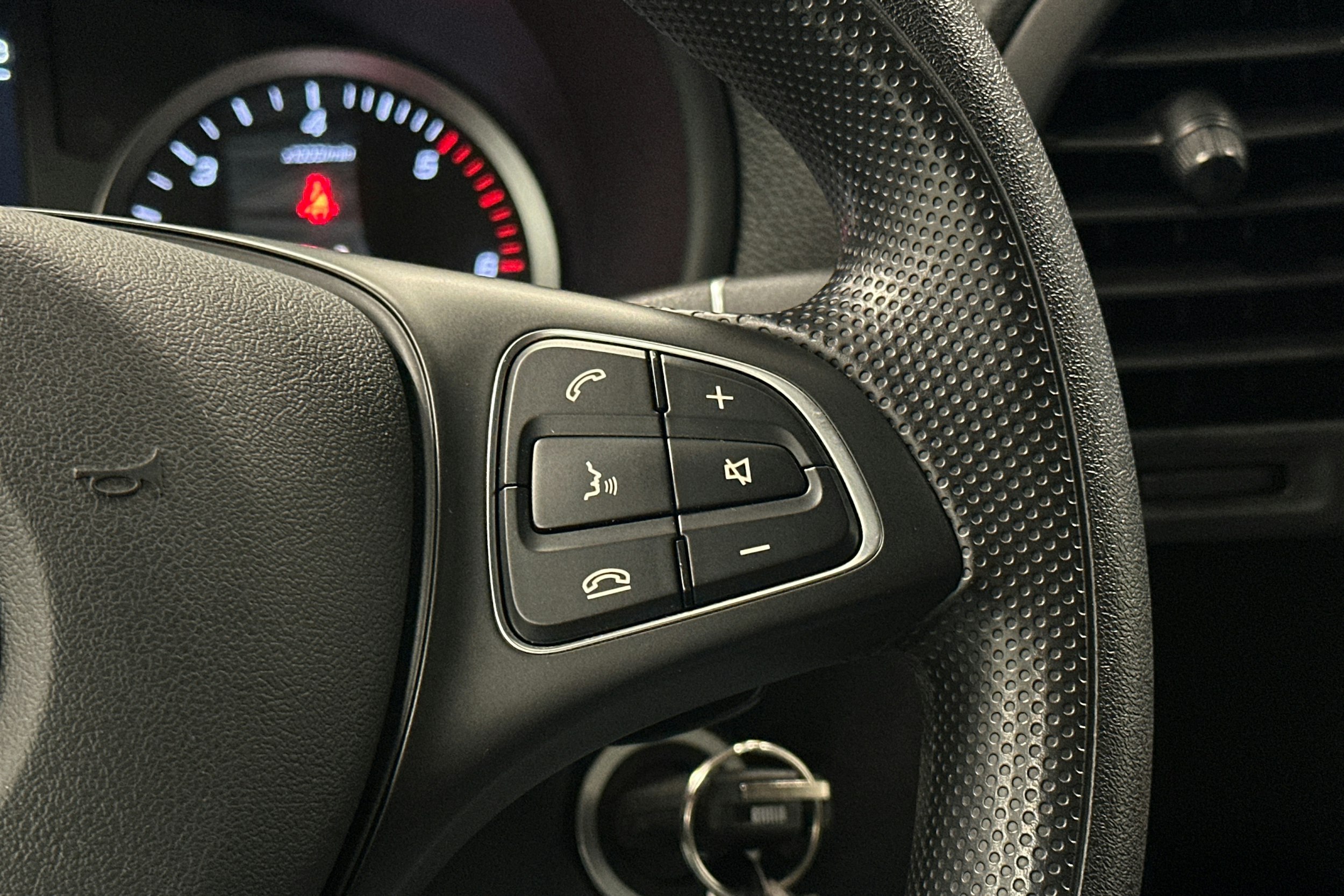 musta Mercedes-Benz Vito 2023 kuva 17.